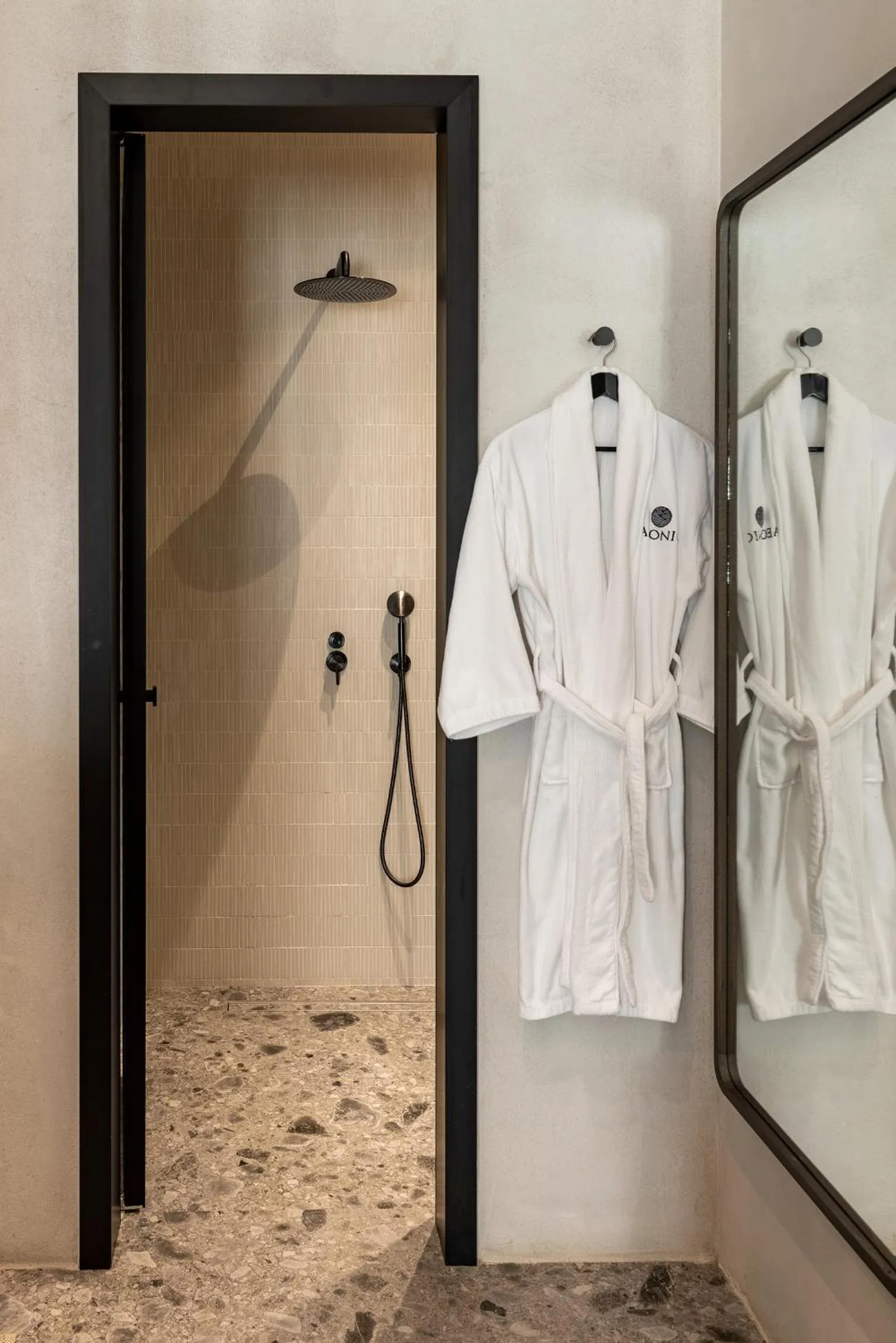 Shower in Aeonic Suites and Spa