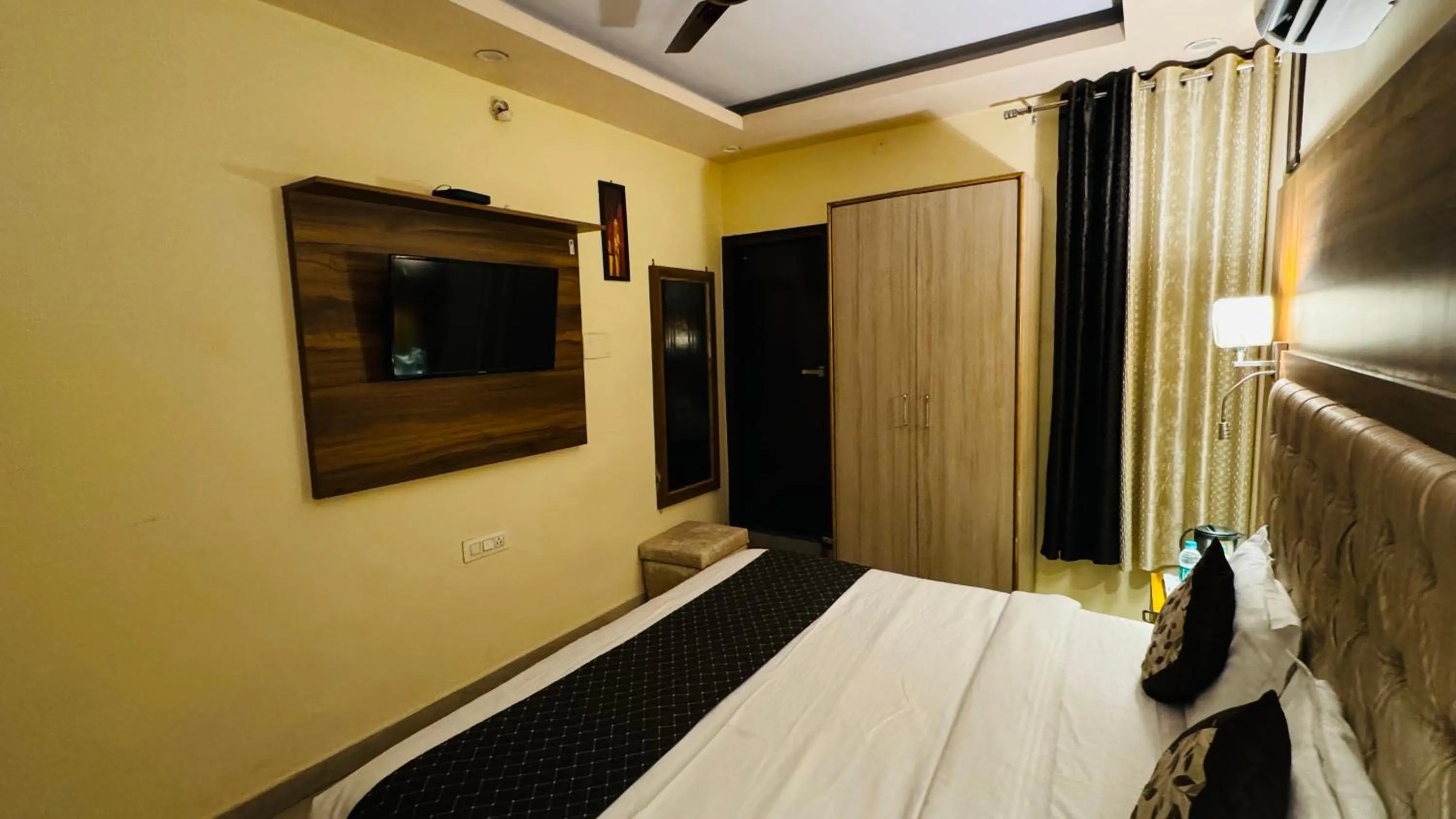 Bed in The Reverent Ganga