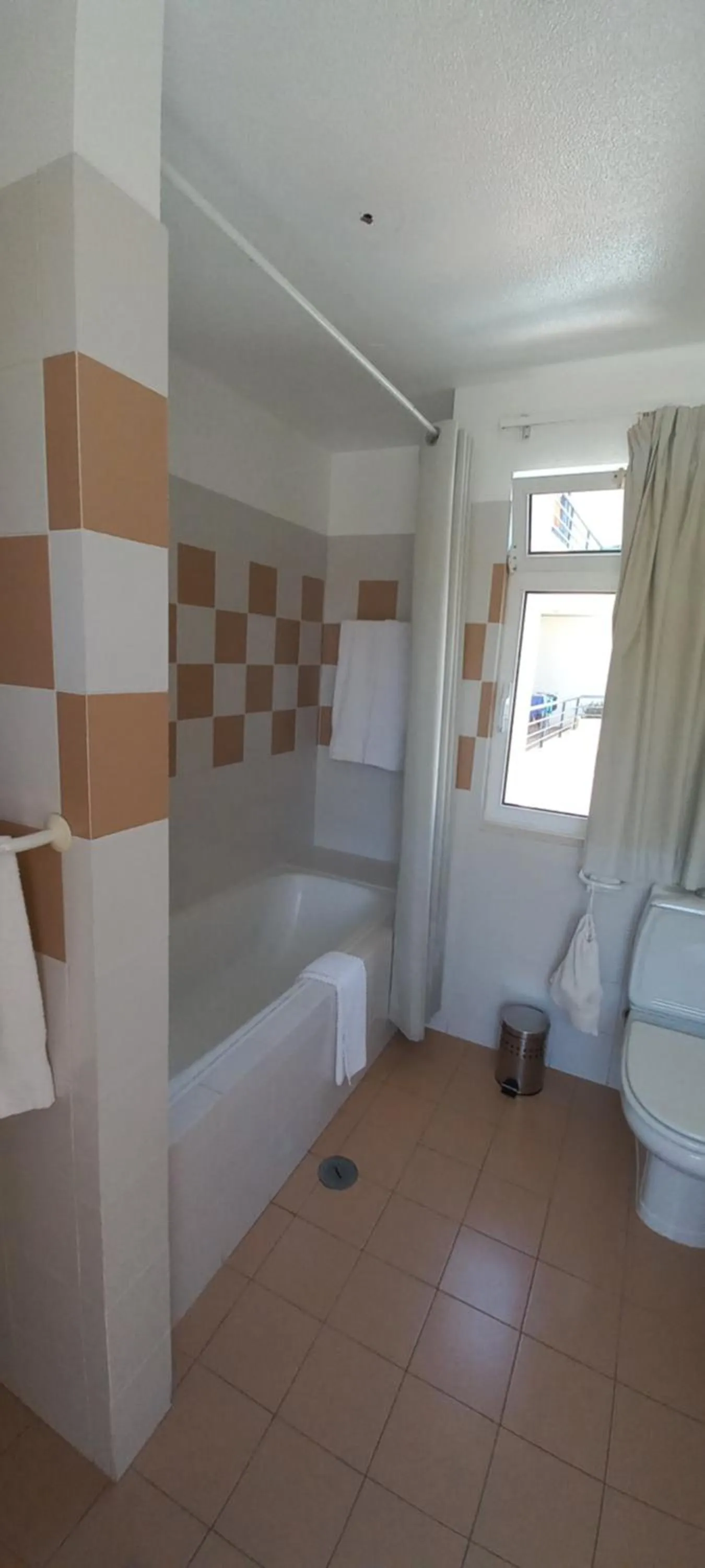 Bathroom, Bed in Costa Azul