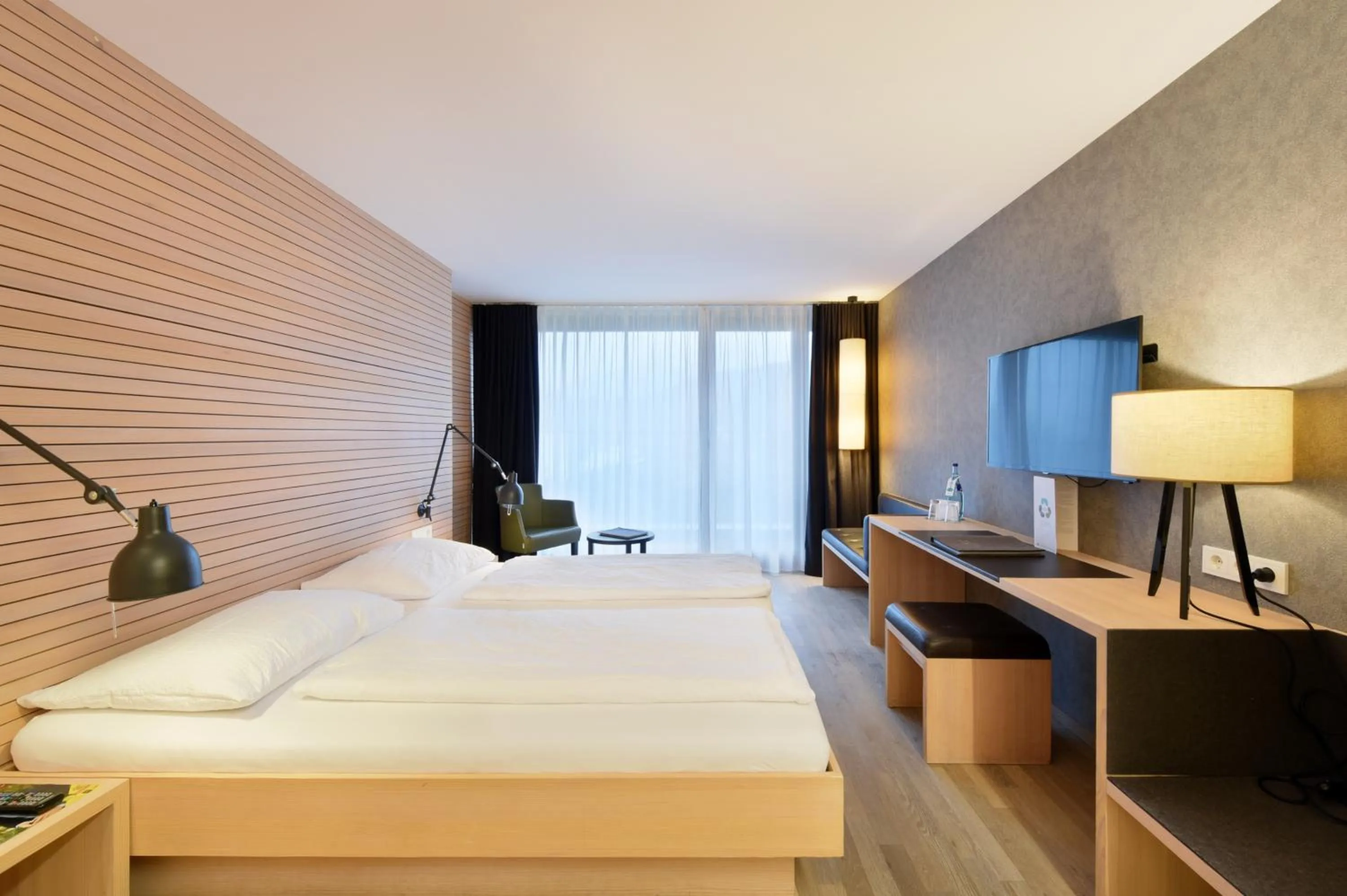 Photo of the whole room, Bed in Hotel Weisses Kreuz