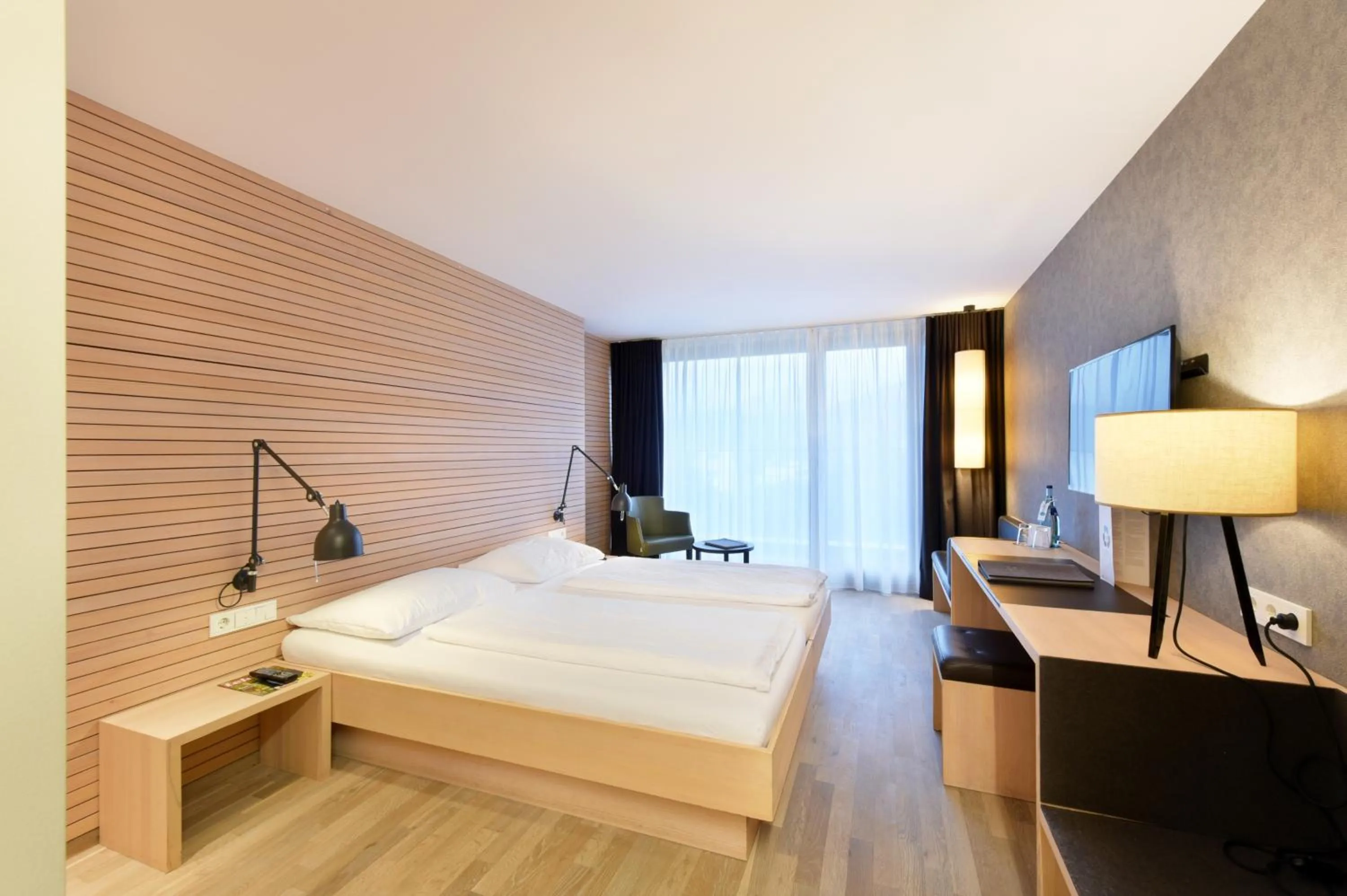 Photo of the whole room, Bed in Hotel Weisses Kreuz