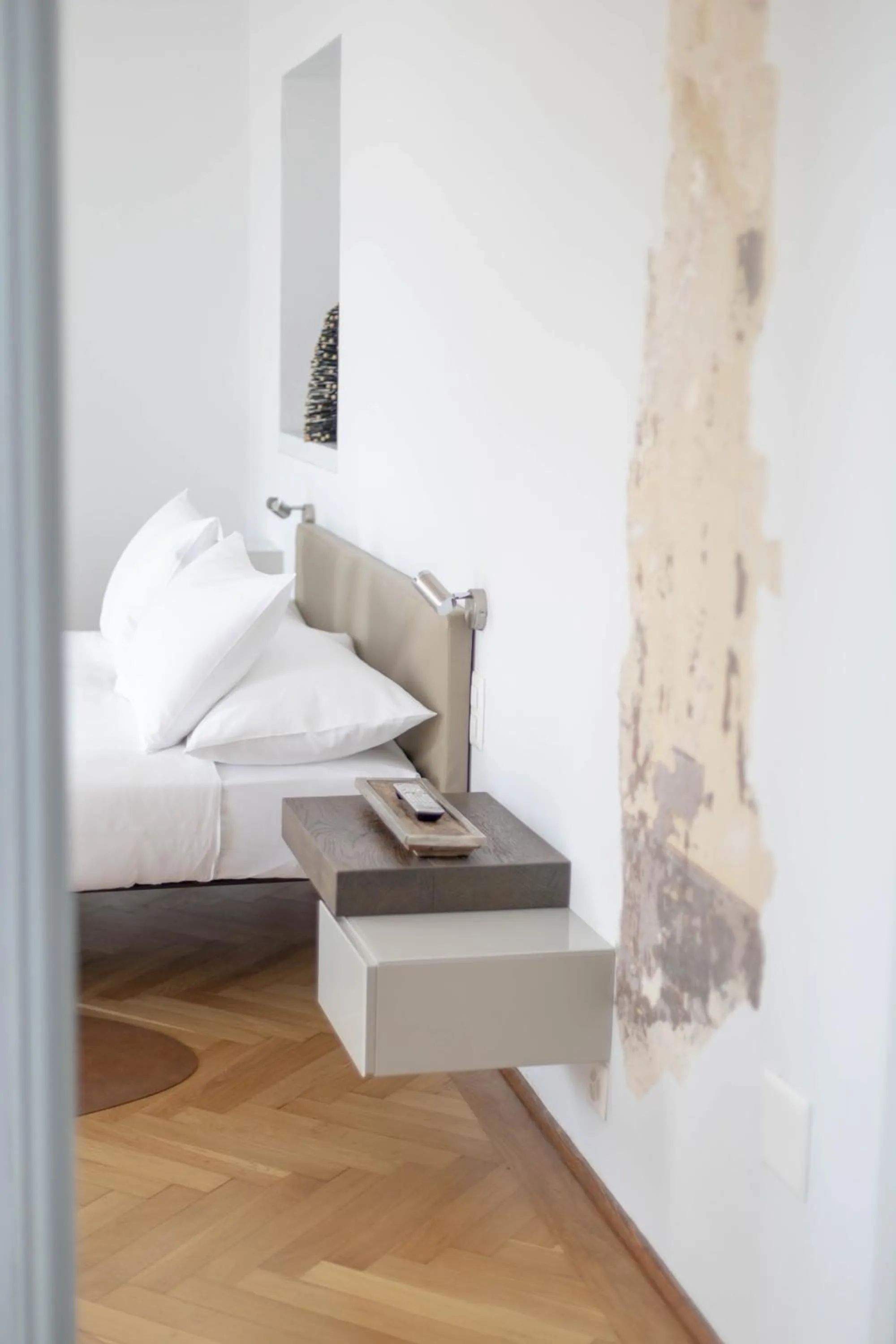 Decorative detail, Bed in Caffè dell'Arte Boutique Rooms Locarno