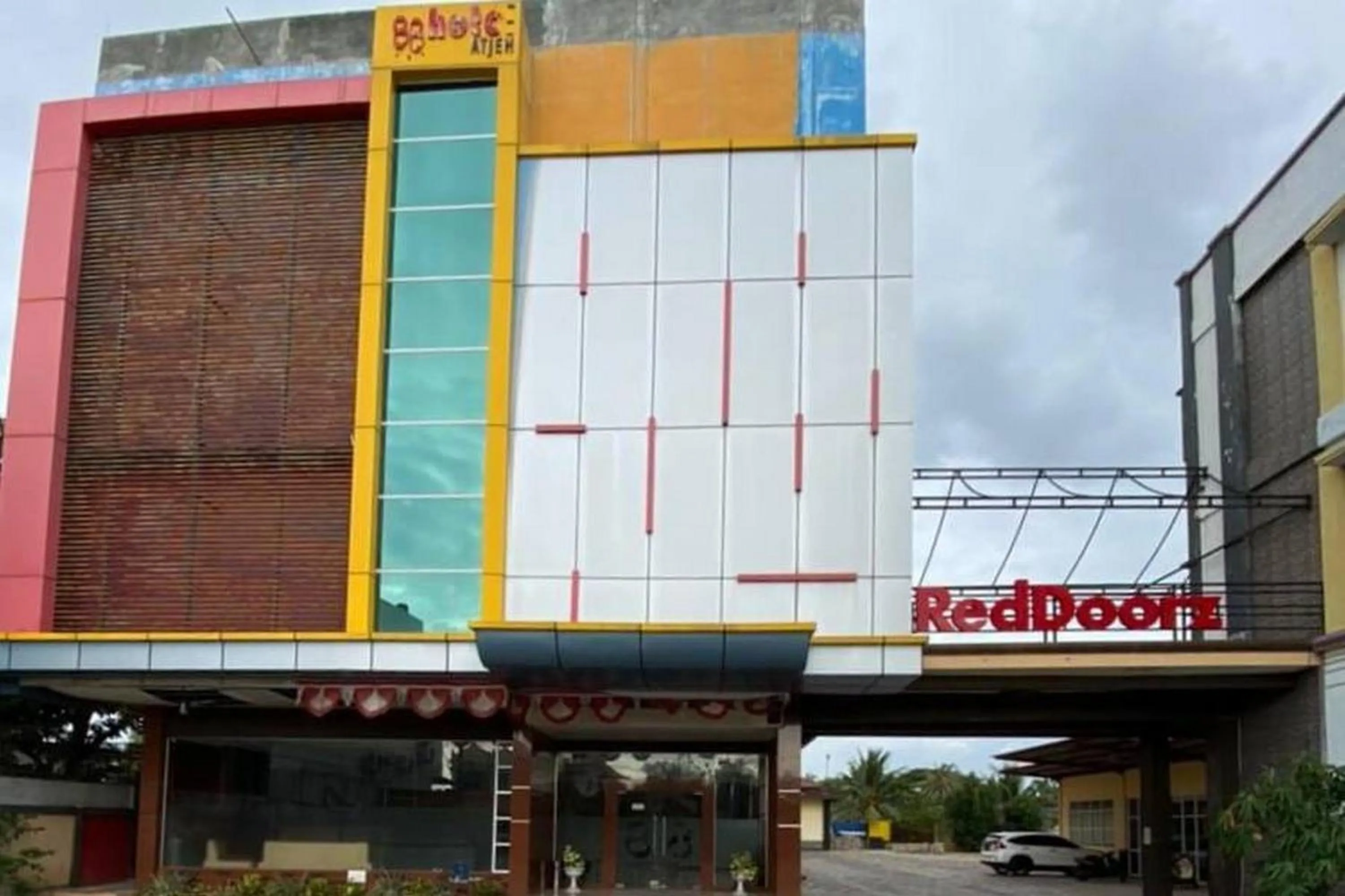 RedDoorz Plus Syariah @ Jalan Syiah Kuala Banda Aceh