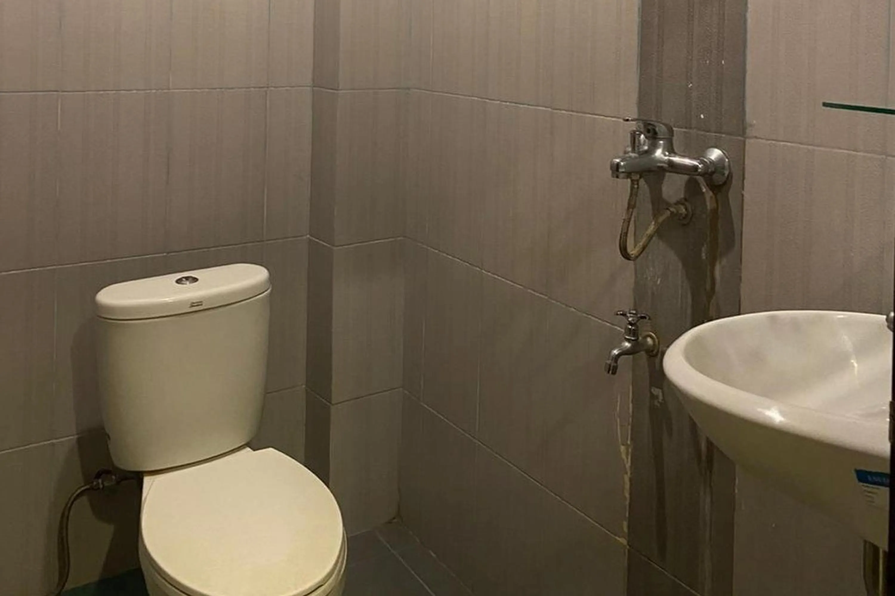 Bathroom in RedDoorz Plus Syariah @ Jalan Syiah Kuala Banda Aceh