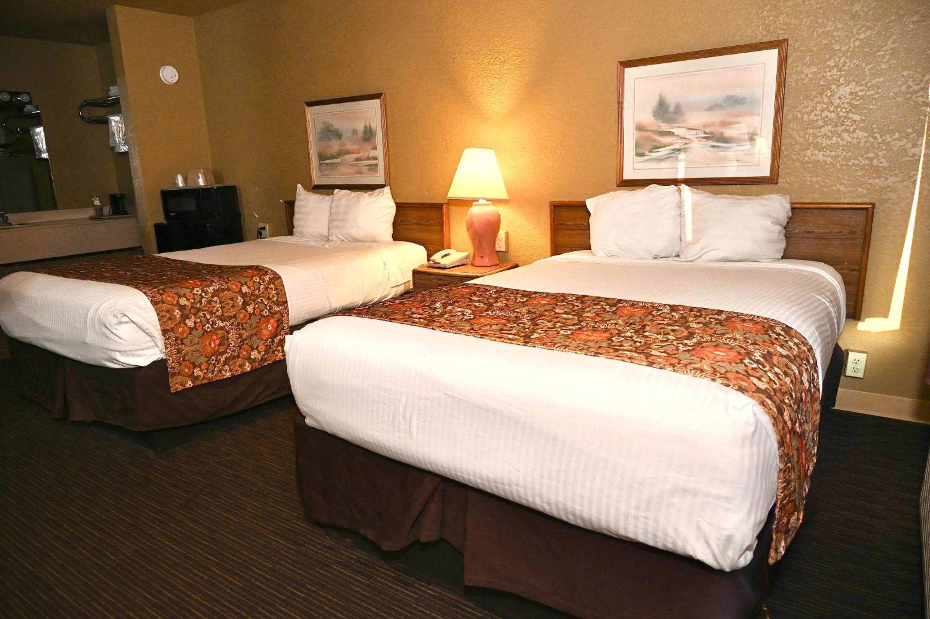 Bed in Fortune Inn & Suites