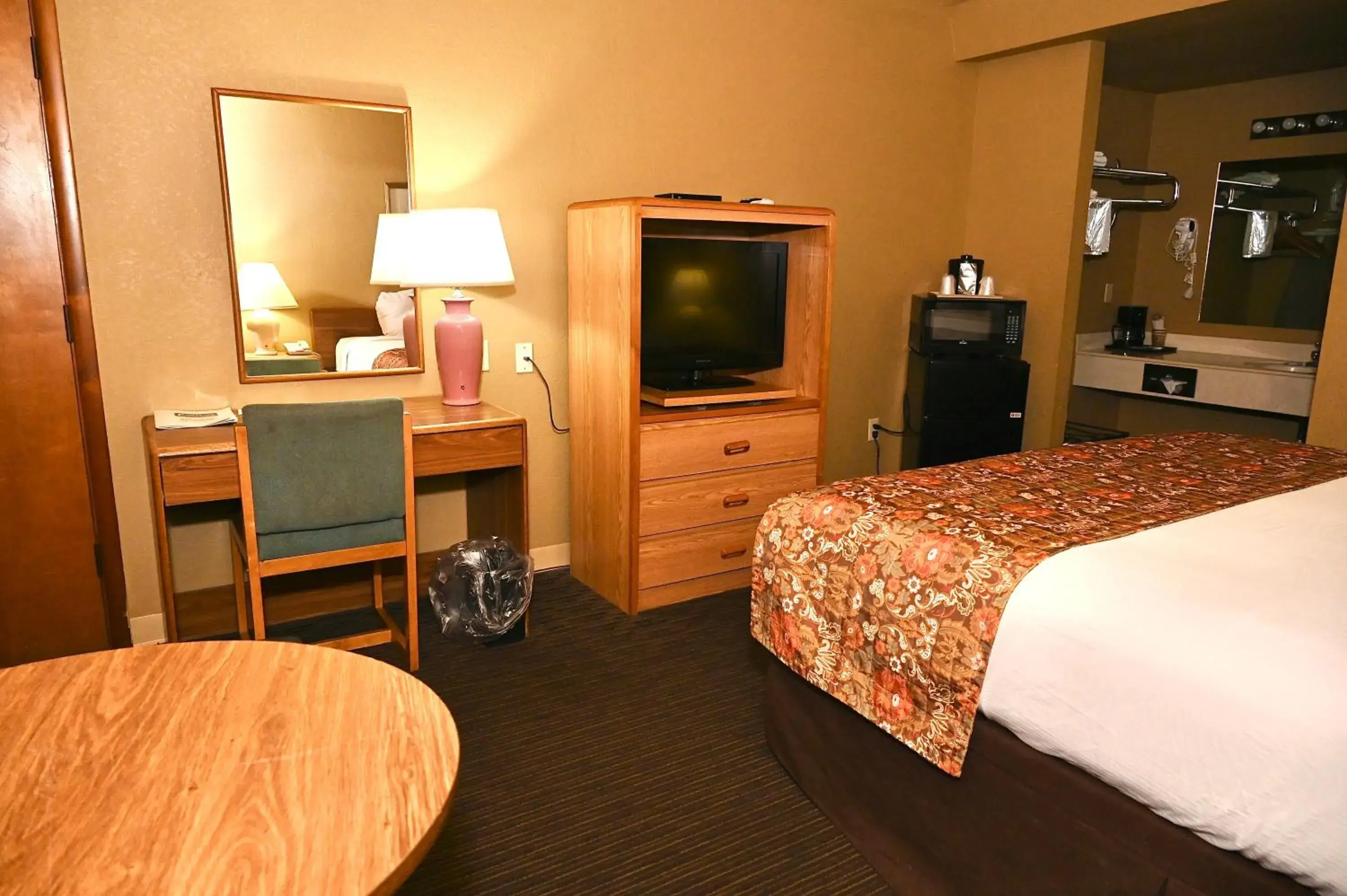 Bed in Fortune Inn & Suites Bed in Fortune Inn & Suites