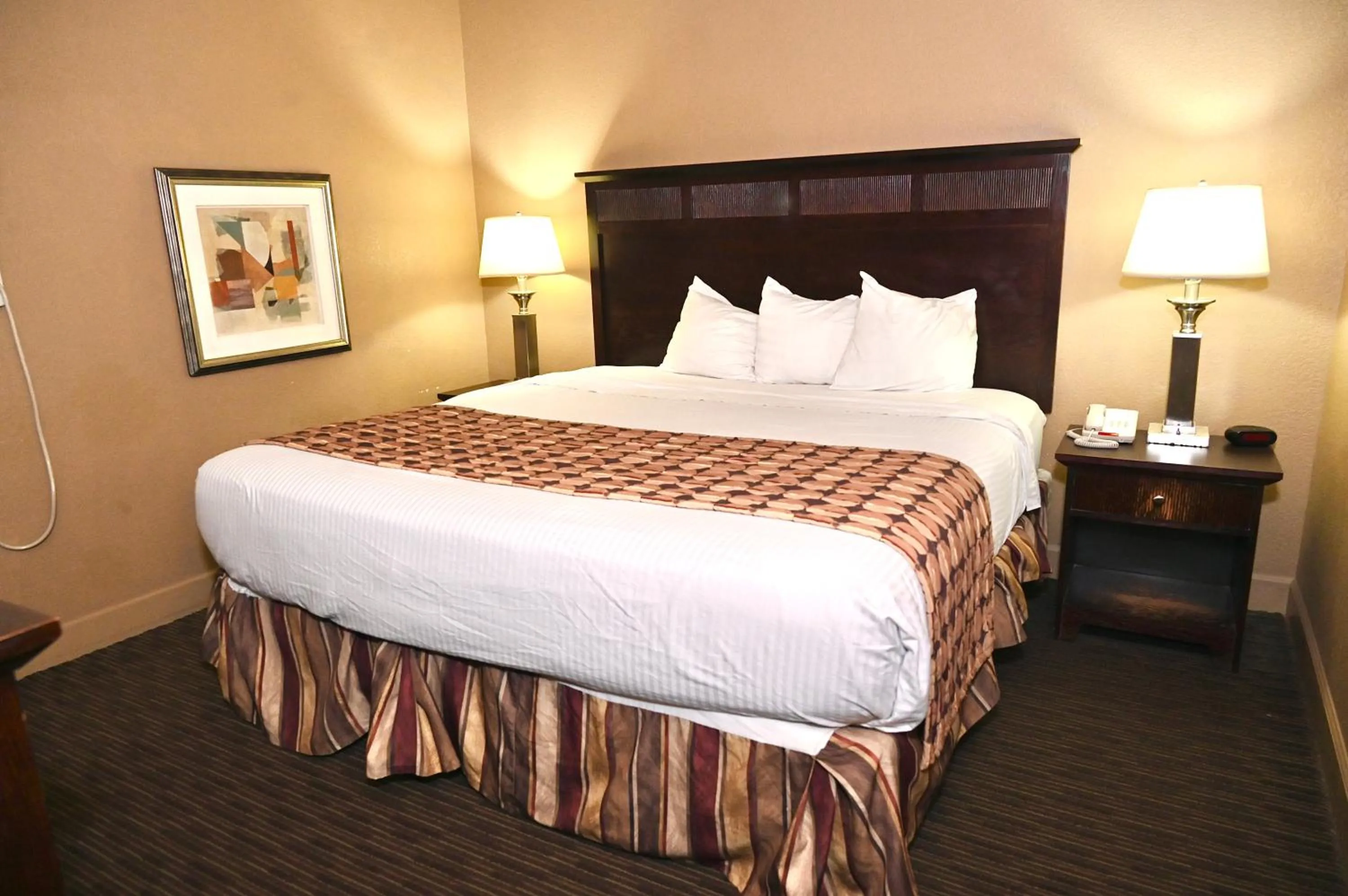 Bed in Fortune Inn & Suites