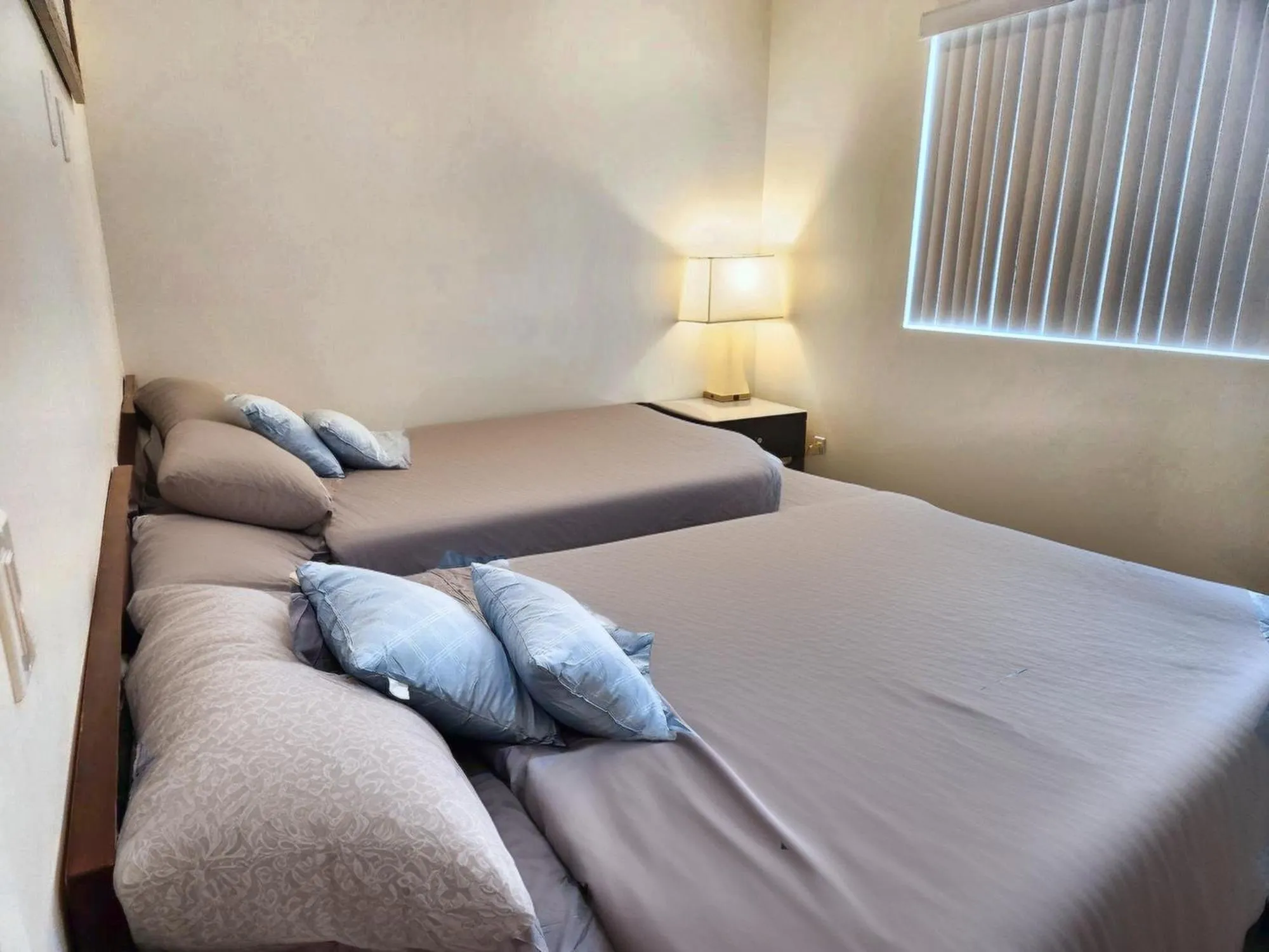 Bed in StaysPro - Central Los Angeles Hollywood Homes