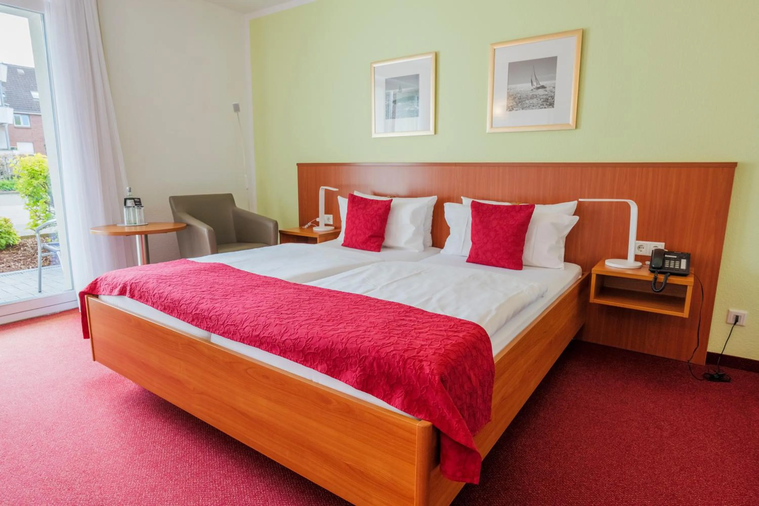 Bedroom, Bed in Hotel Hafen Büsum