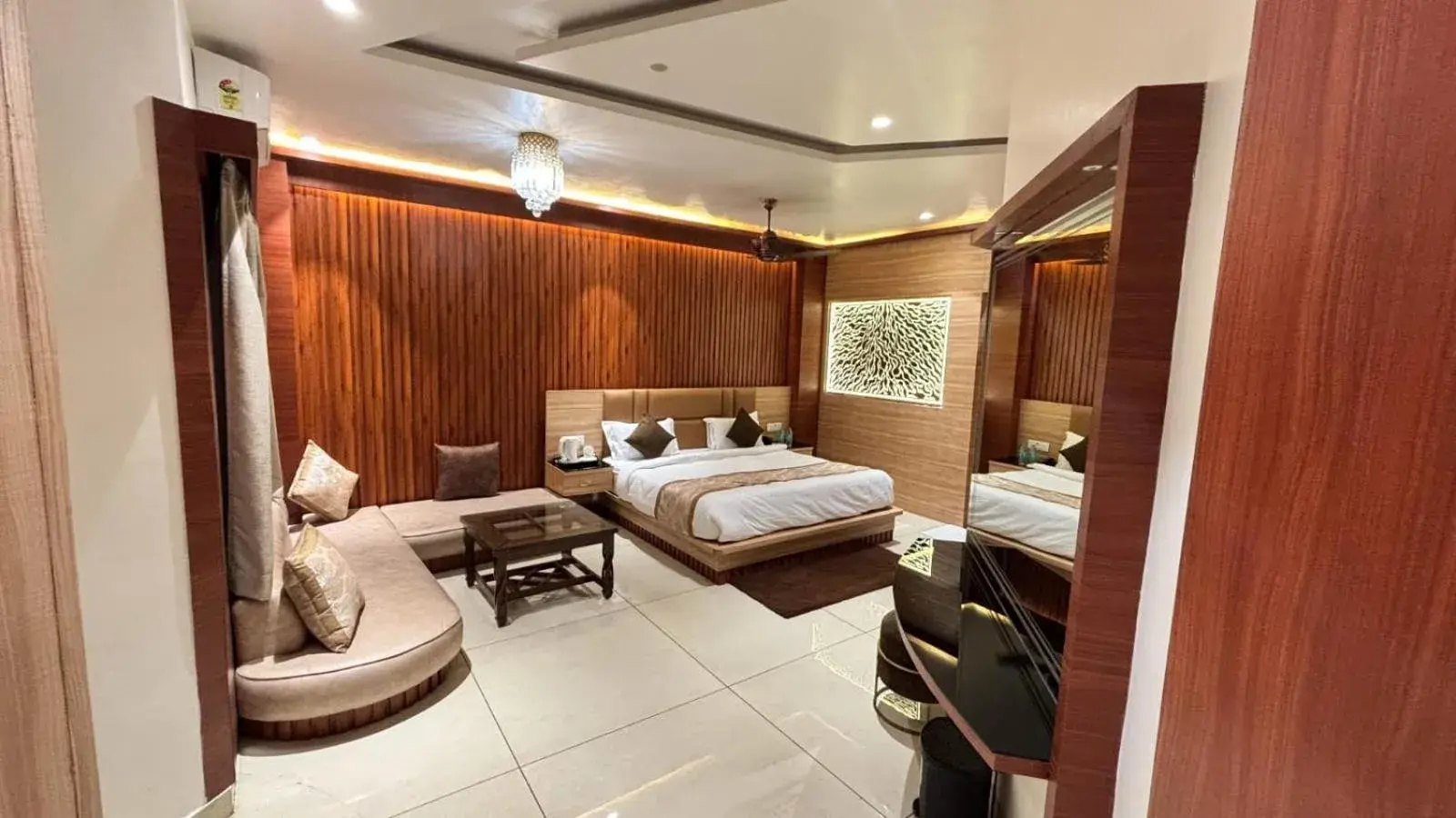 Bed in Hotel Darbar-E-Khas Bed in Hotel Darbar-E-Khas