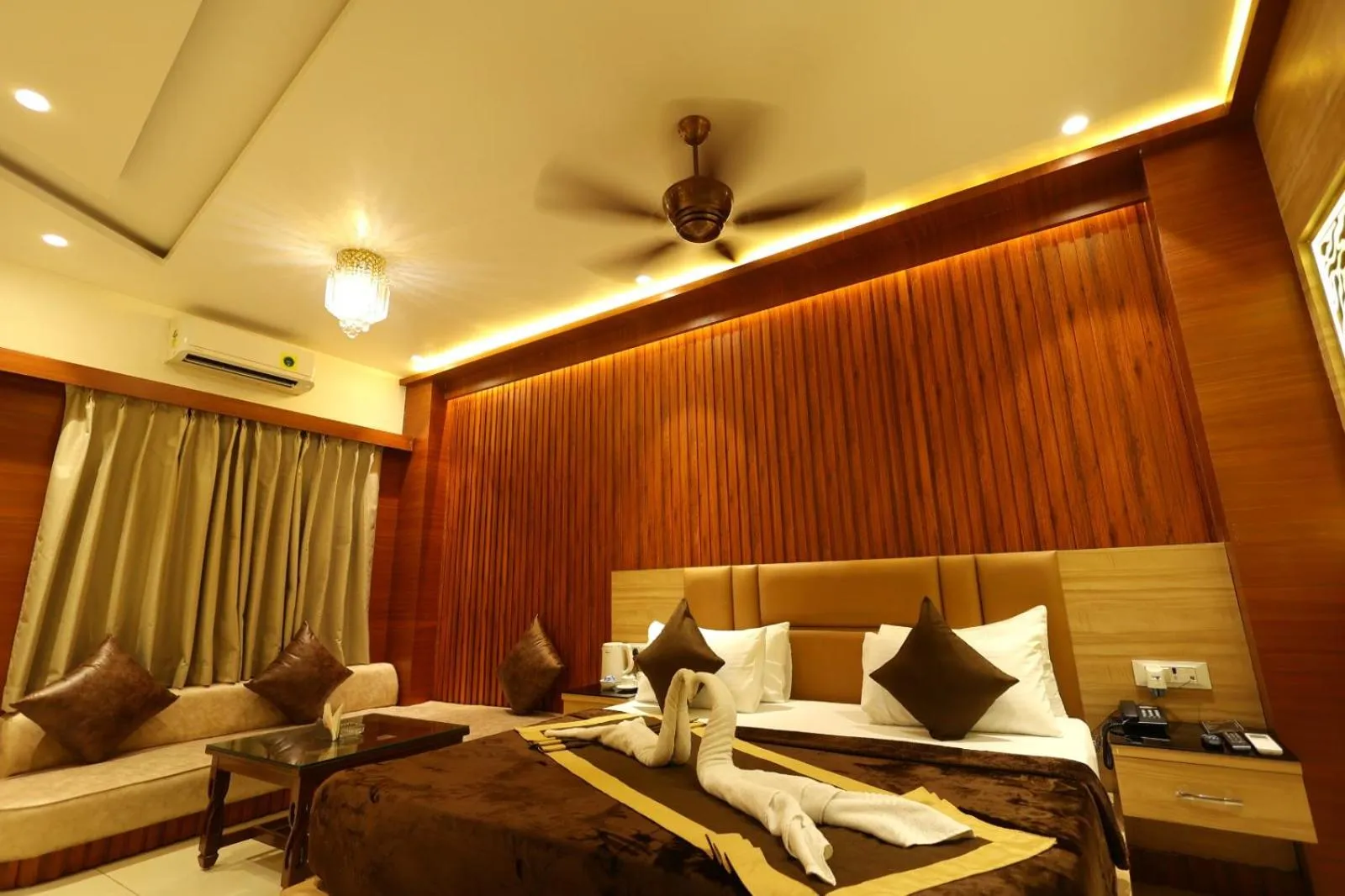 Bed in Hotel Darbar-E-Khas