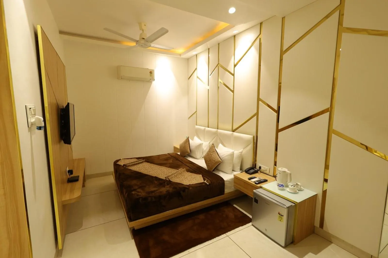 Bed in Hotel Darbar-E-Khas