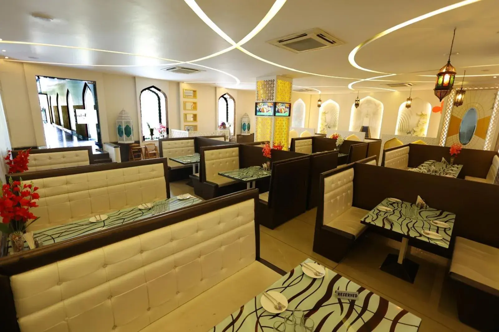 Restaurant/places to eat in Hotel Darbar-E-Khas Restaurant/places to eat in Hotel Darbar-E-Khas