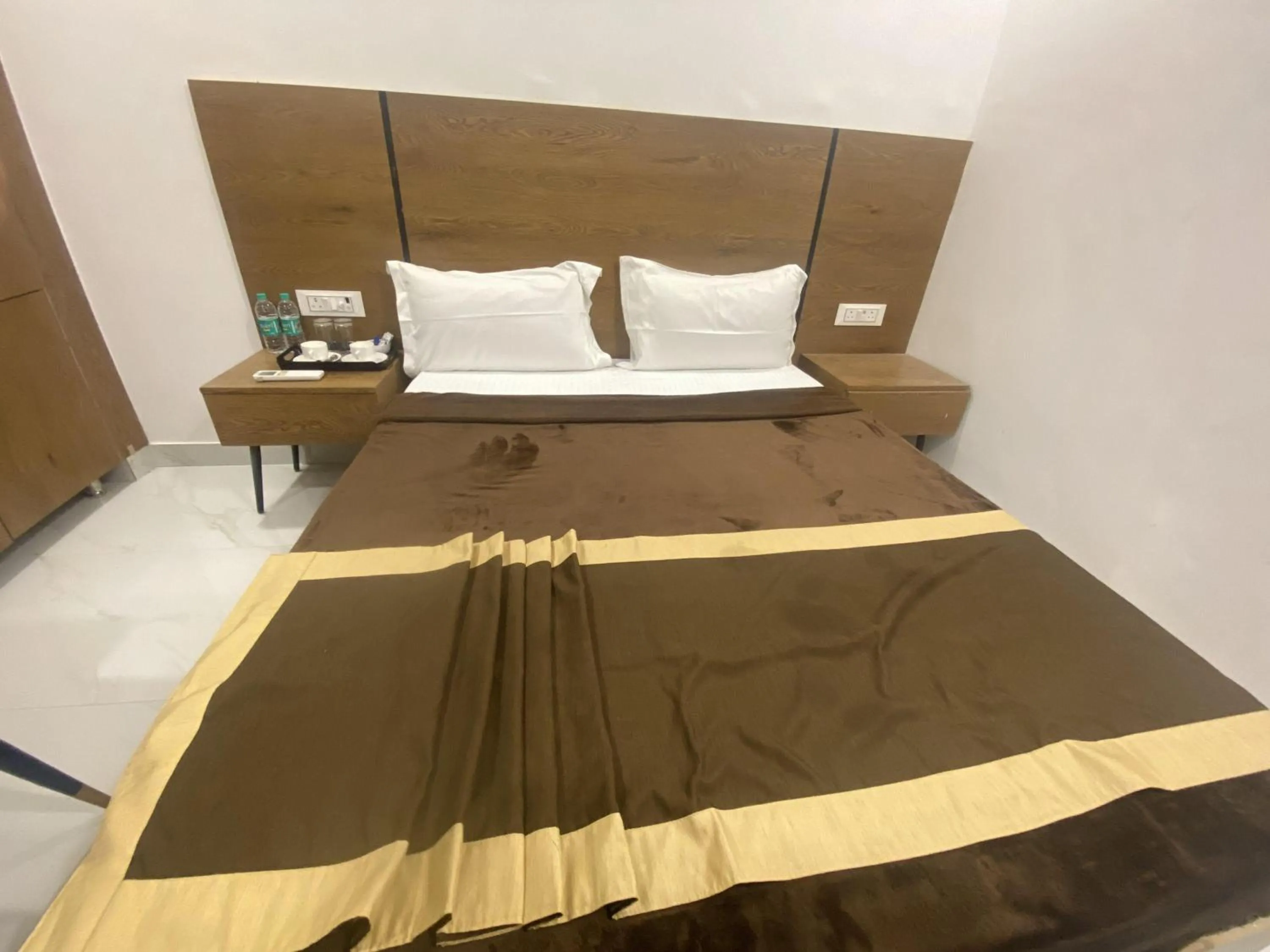 Bed in Hotel Darbar-E-Khas