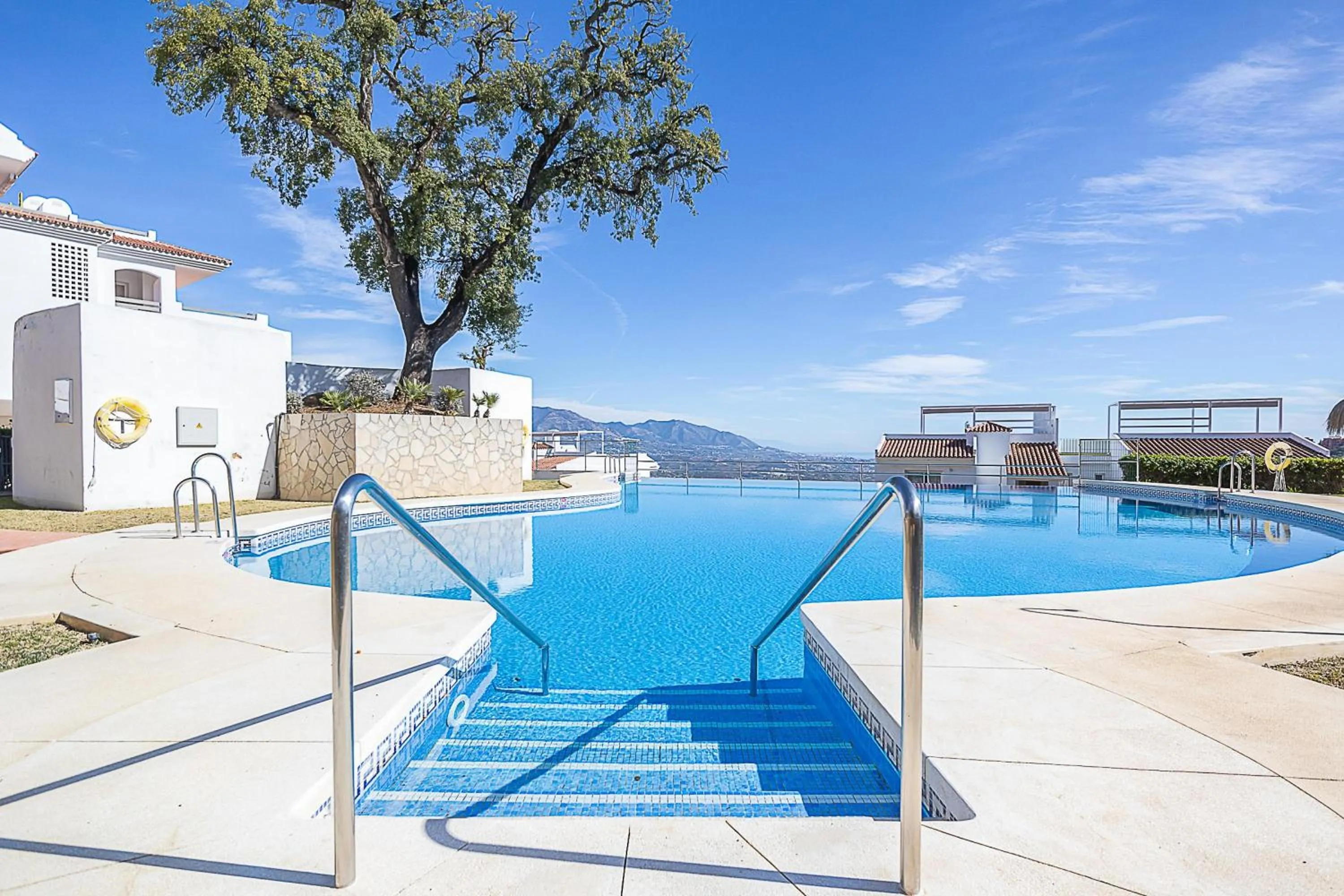 Mairena Forest sea view & pool- Happy Rentals