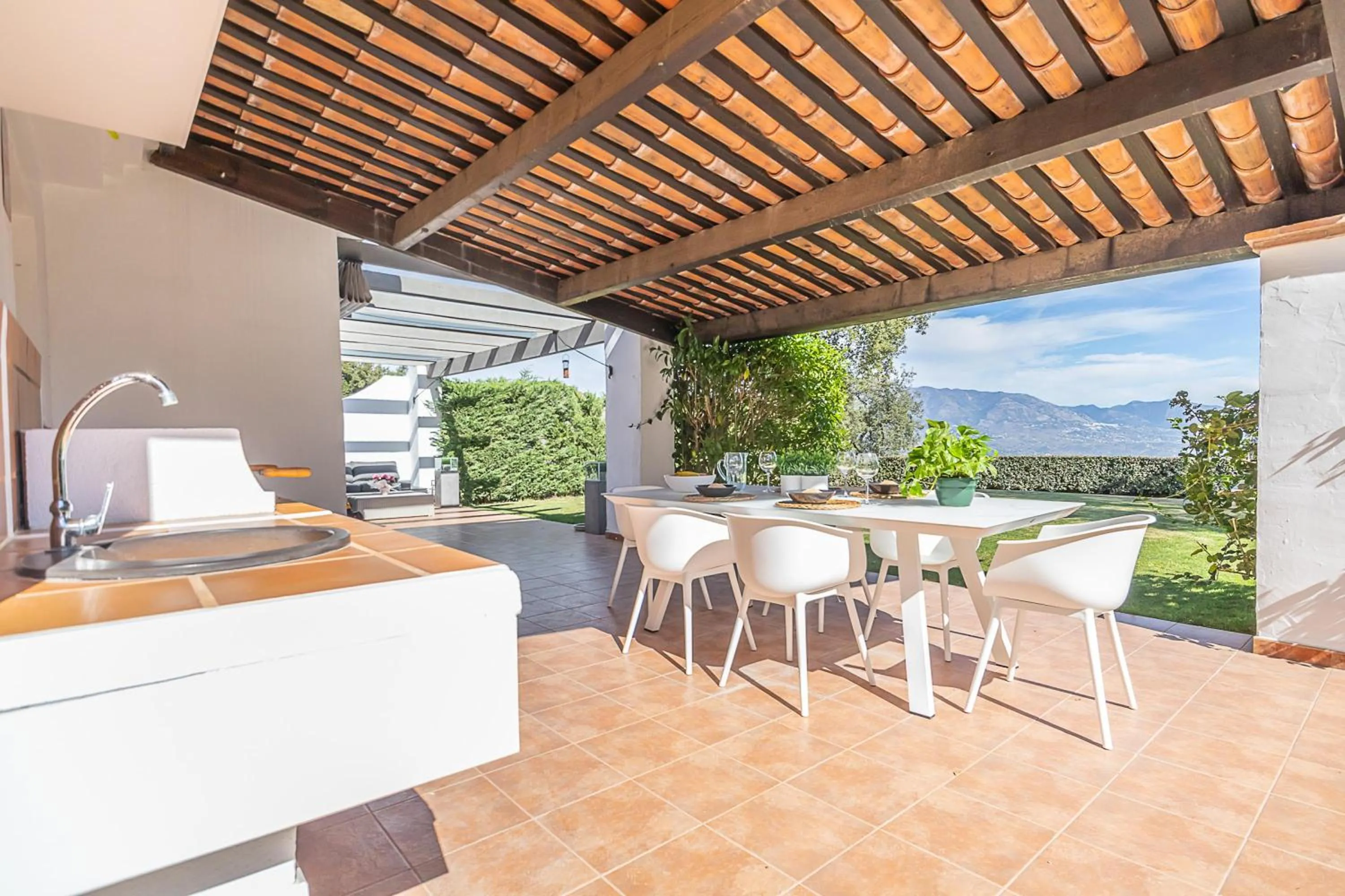 Mairena Forest sea view & pool- Happy Rentals