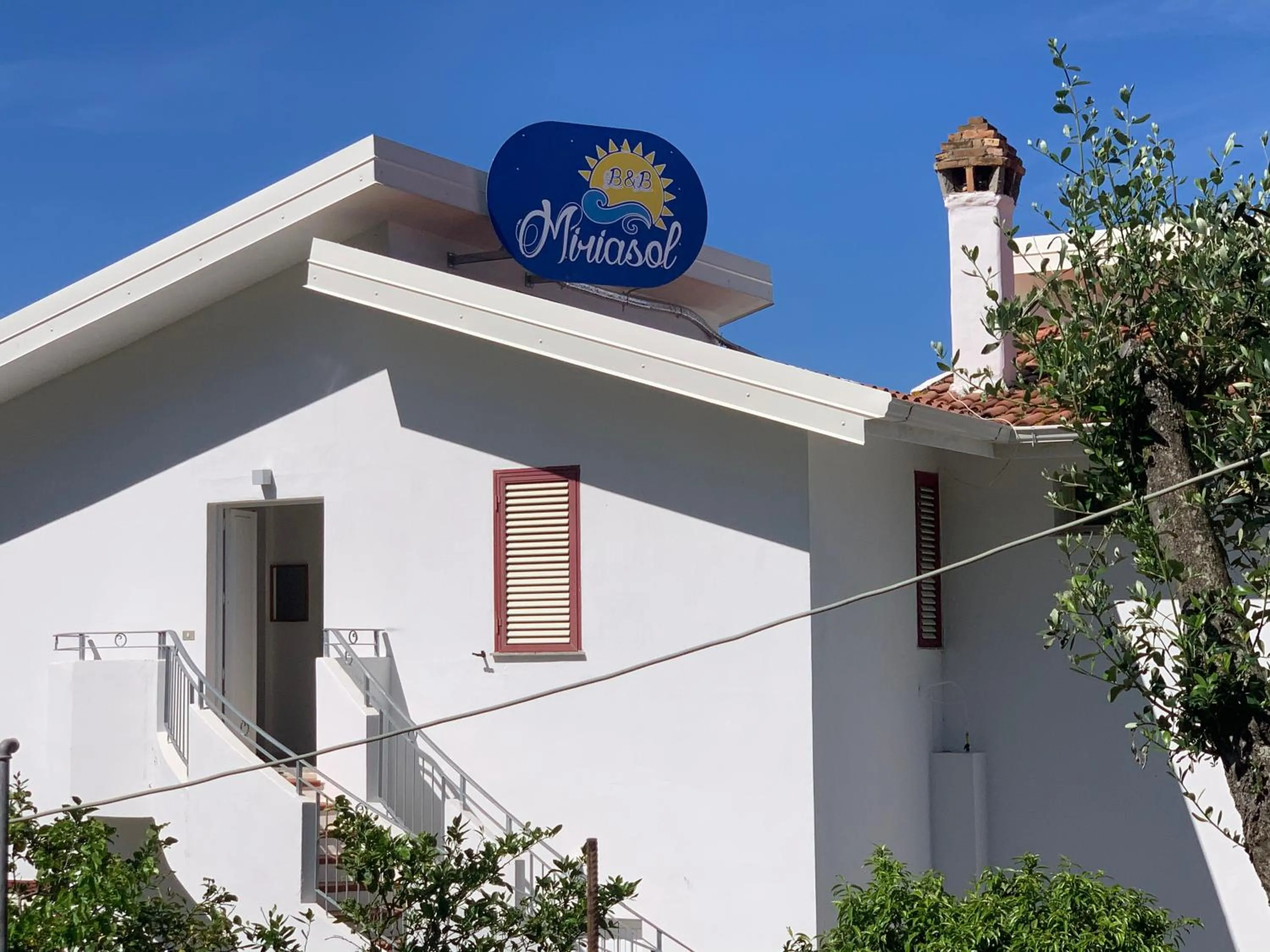 Property building in Miriasol Bed and Breakfast