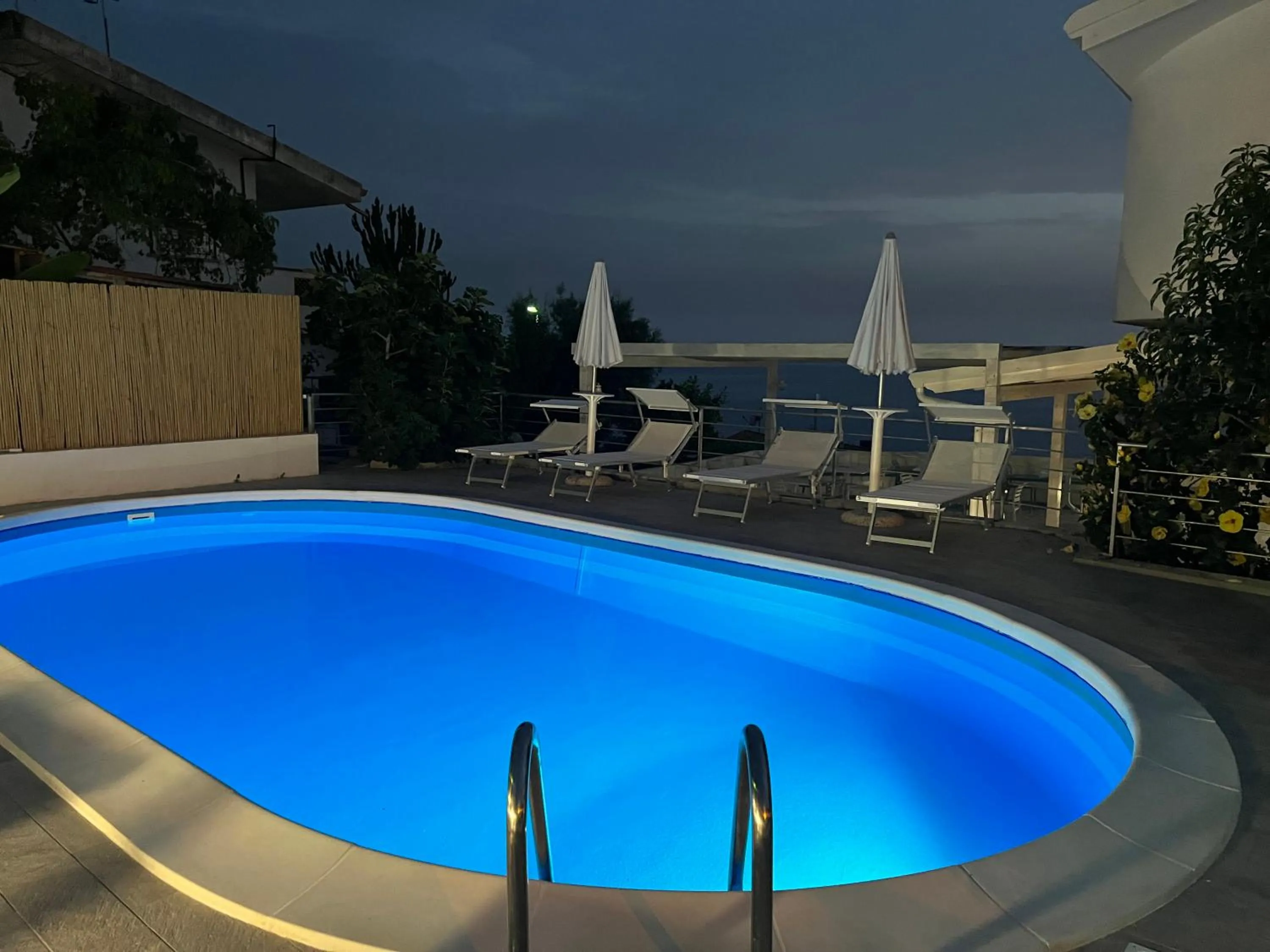 Swimming pool in Miriasol Bed and Breakfast