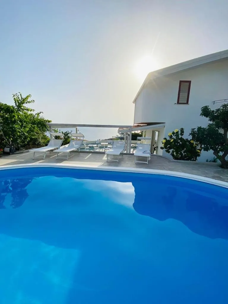 Swimming pool in Miriasol Bed and Breakfast