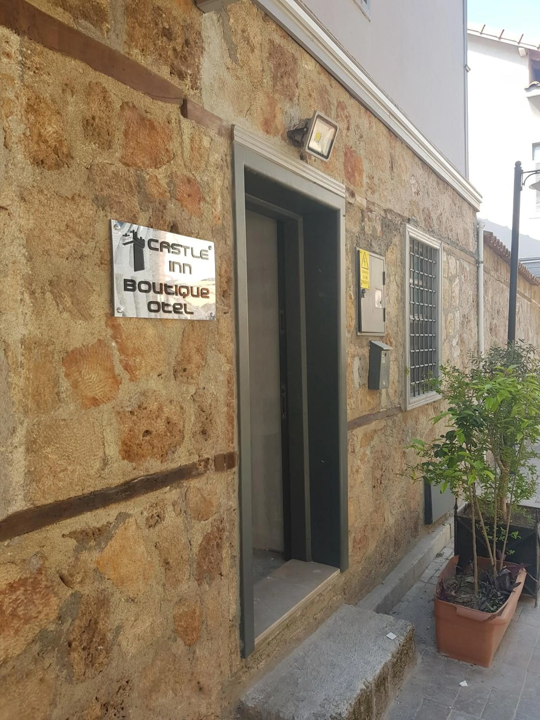 Facade/entrance in Castle Inn Boutique Hotel