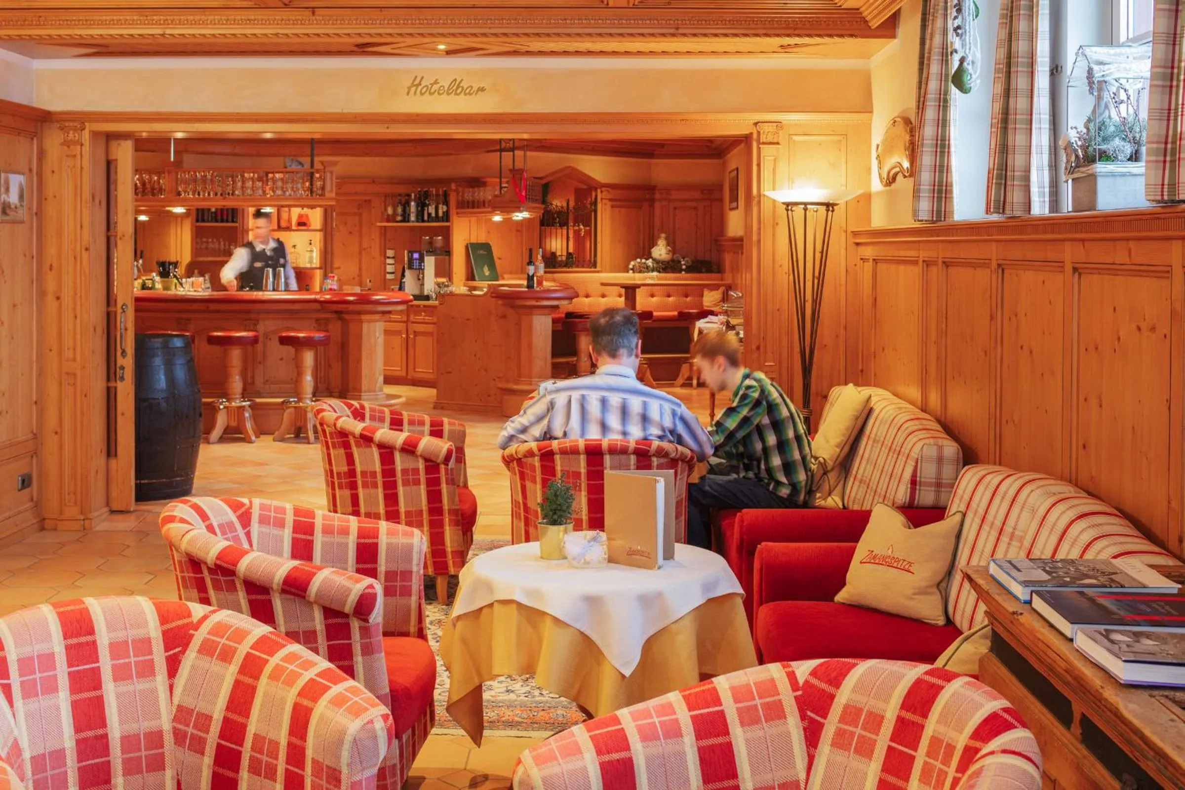 Lounge or bar in Berg-Spa & Hotel Zamangspitze