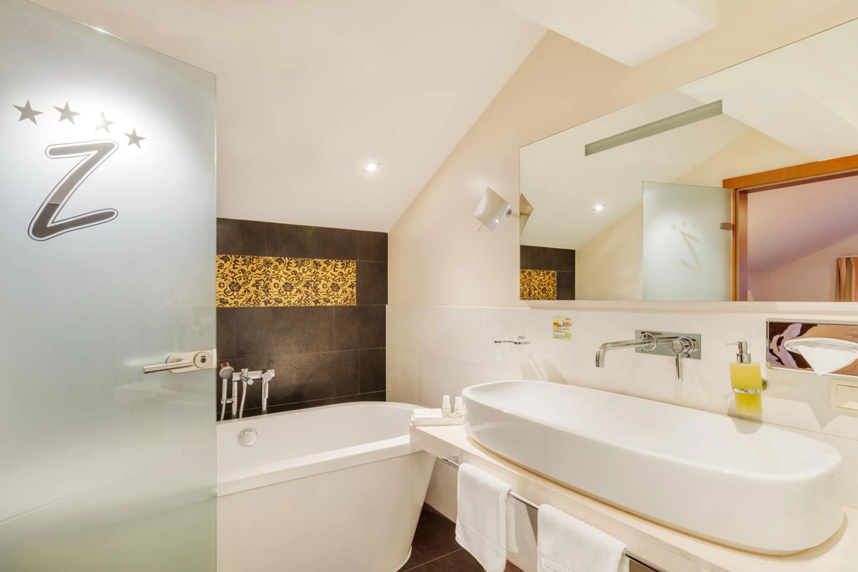 Bathroom in Berg-Spa & Hotel Zamangspitze