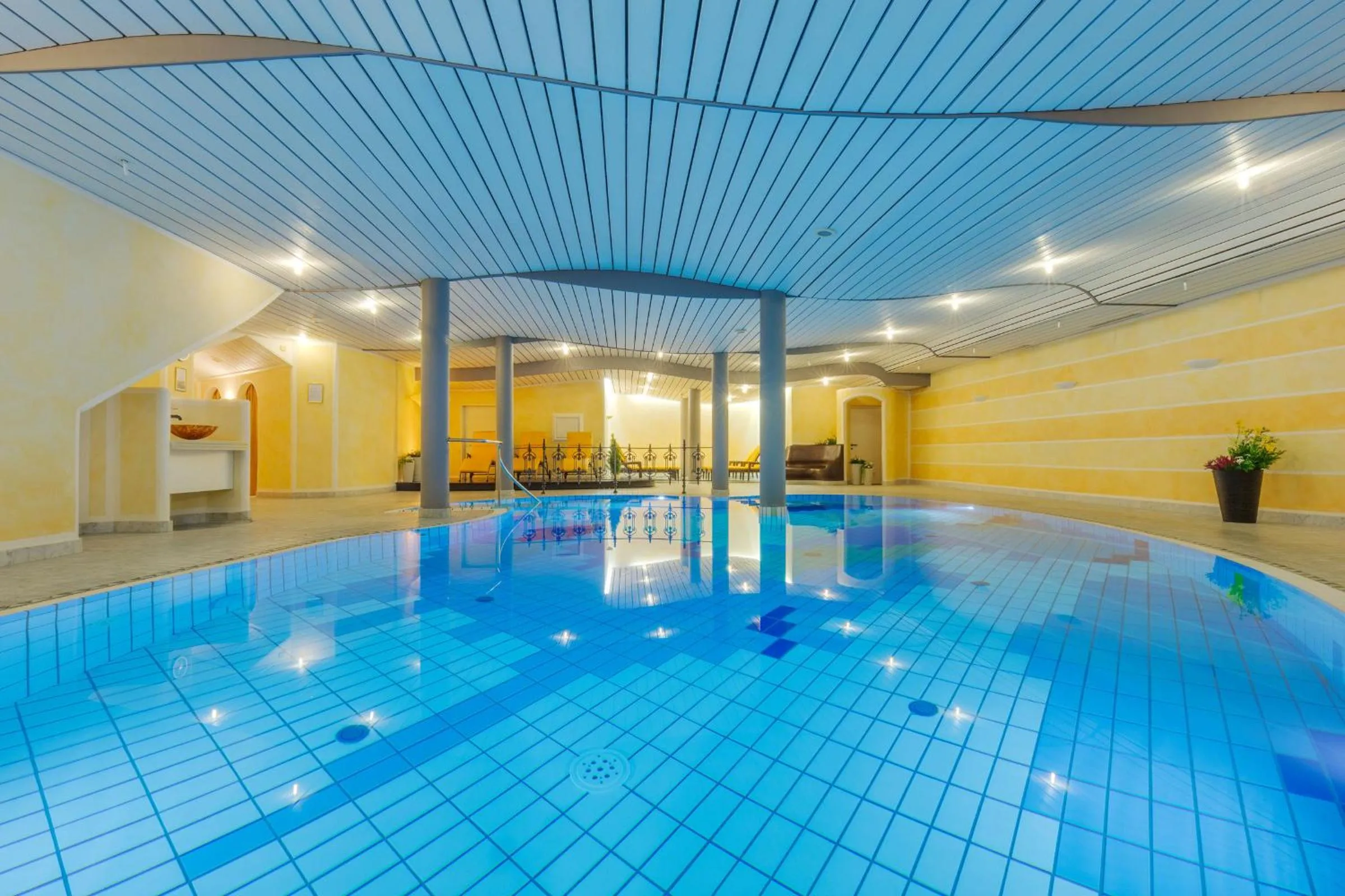 Swimming pool in Berg-Spa & Hotel Zamangspitze