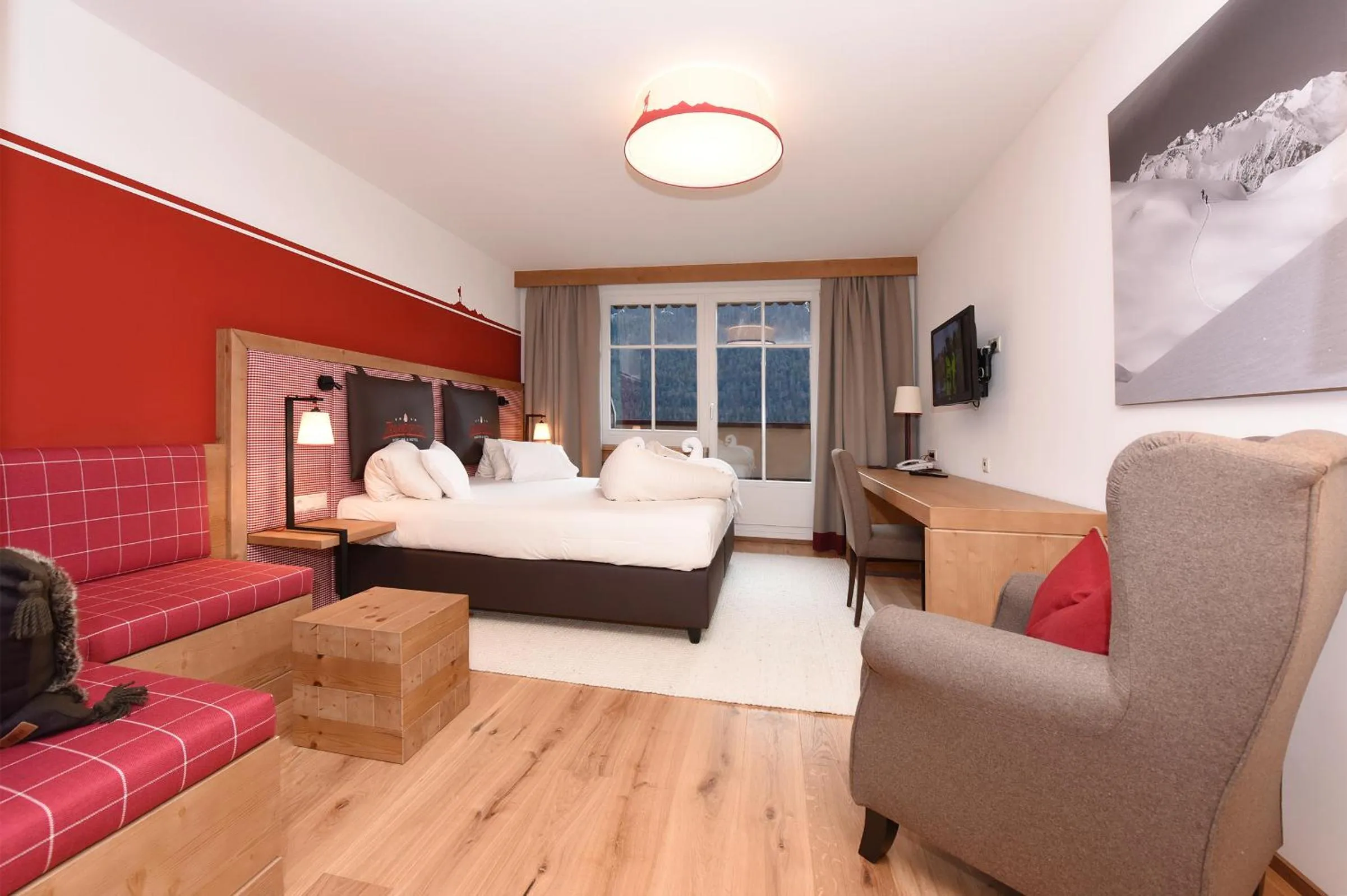 Photo of the whole room, Bed in Berg-Spa & Hotel Zamangspitze