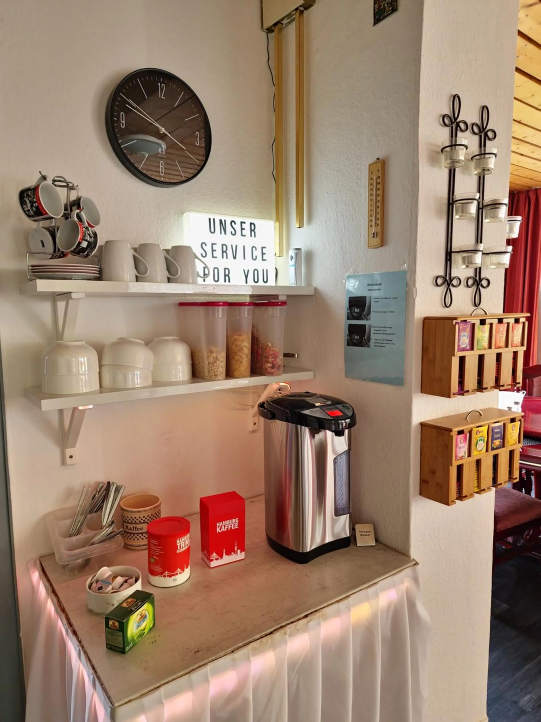 Coffee/tea facilities in Pension Hamburg