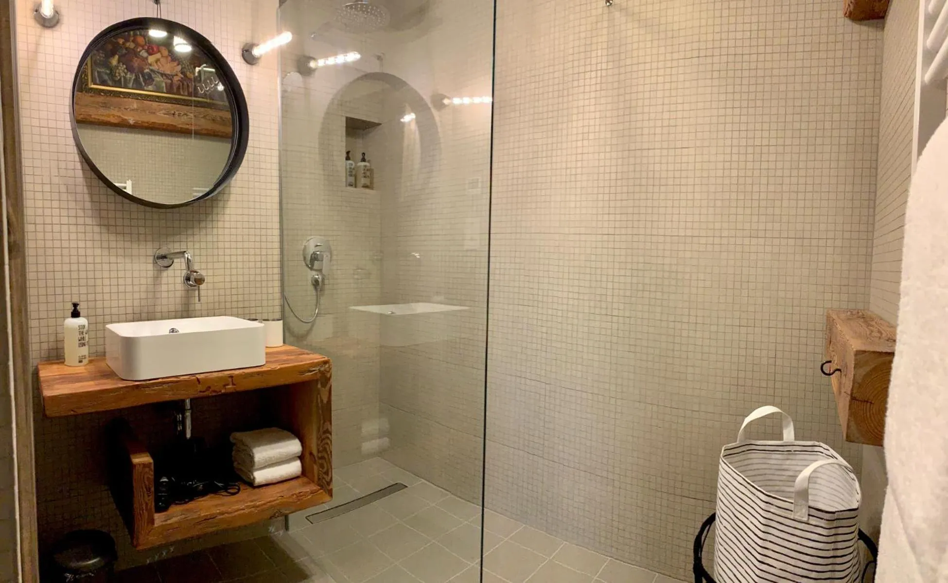 Shower in Brilliant Apartments