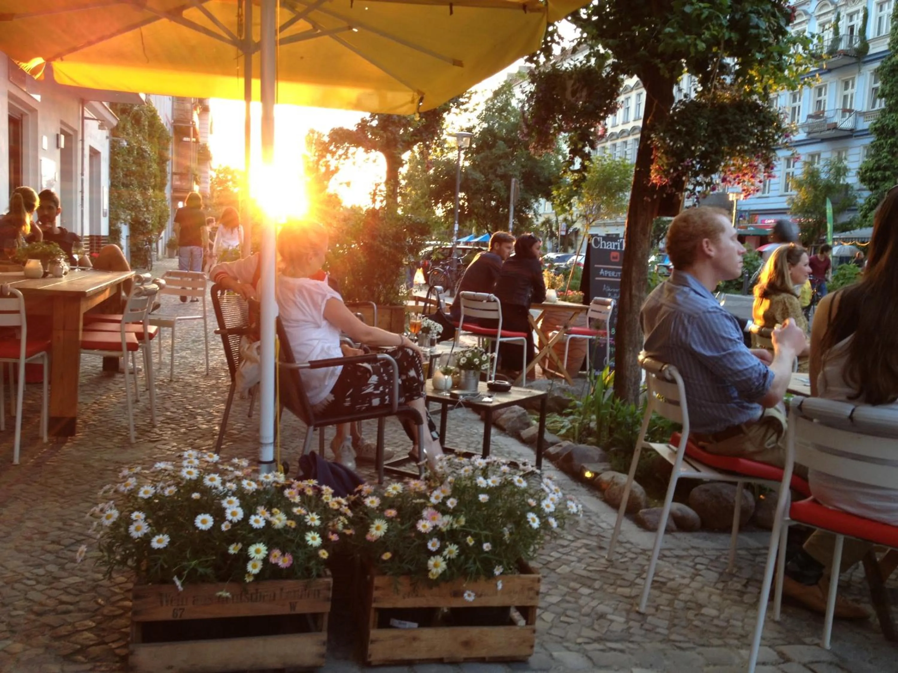 Restaurant/places to eat in Brilliant Apartments