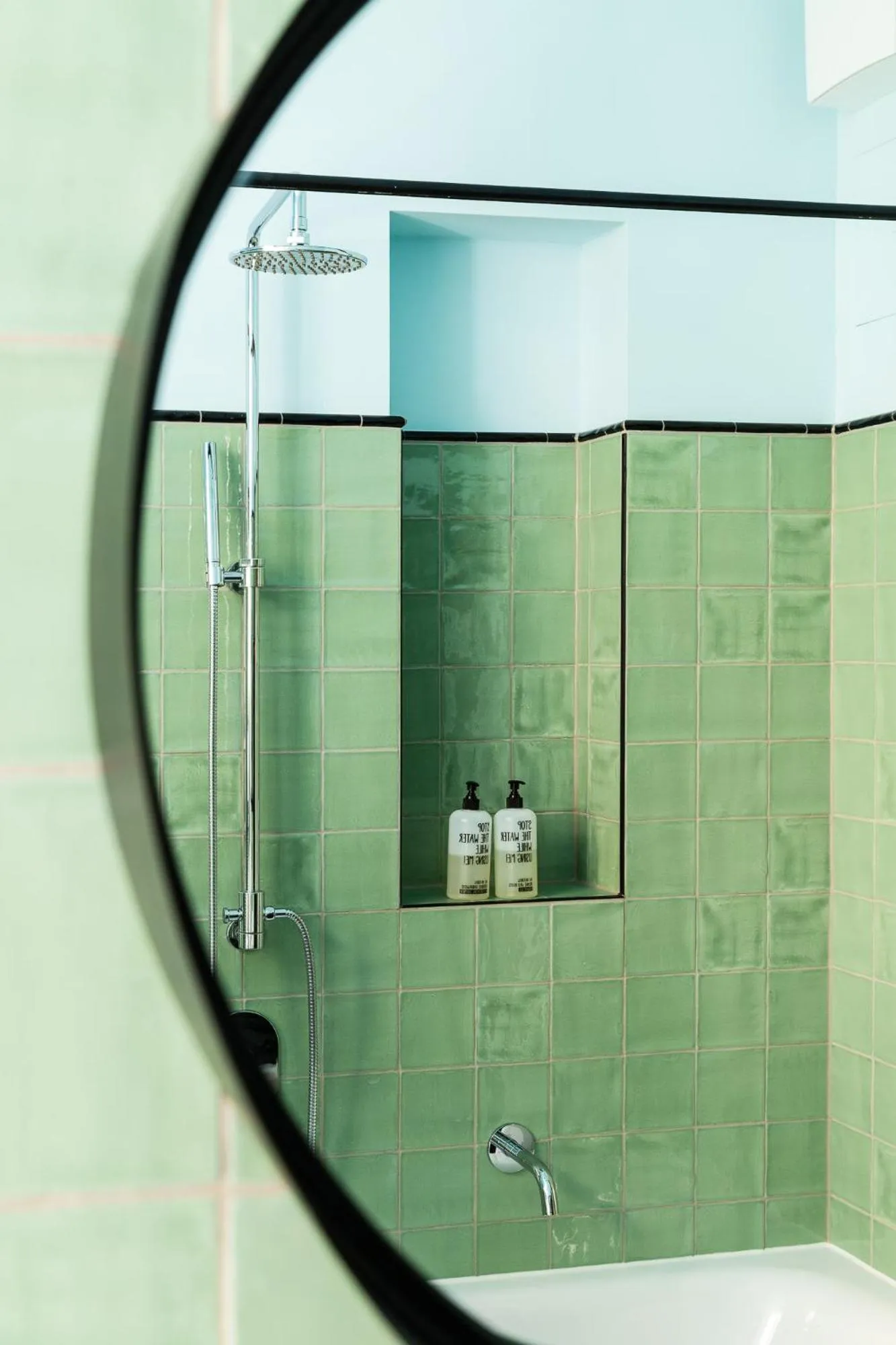 Shower in Brilliant Apartments