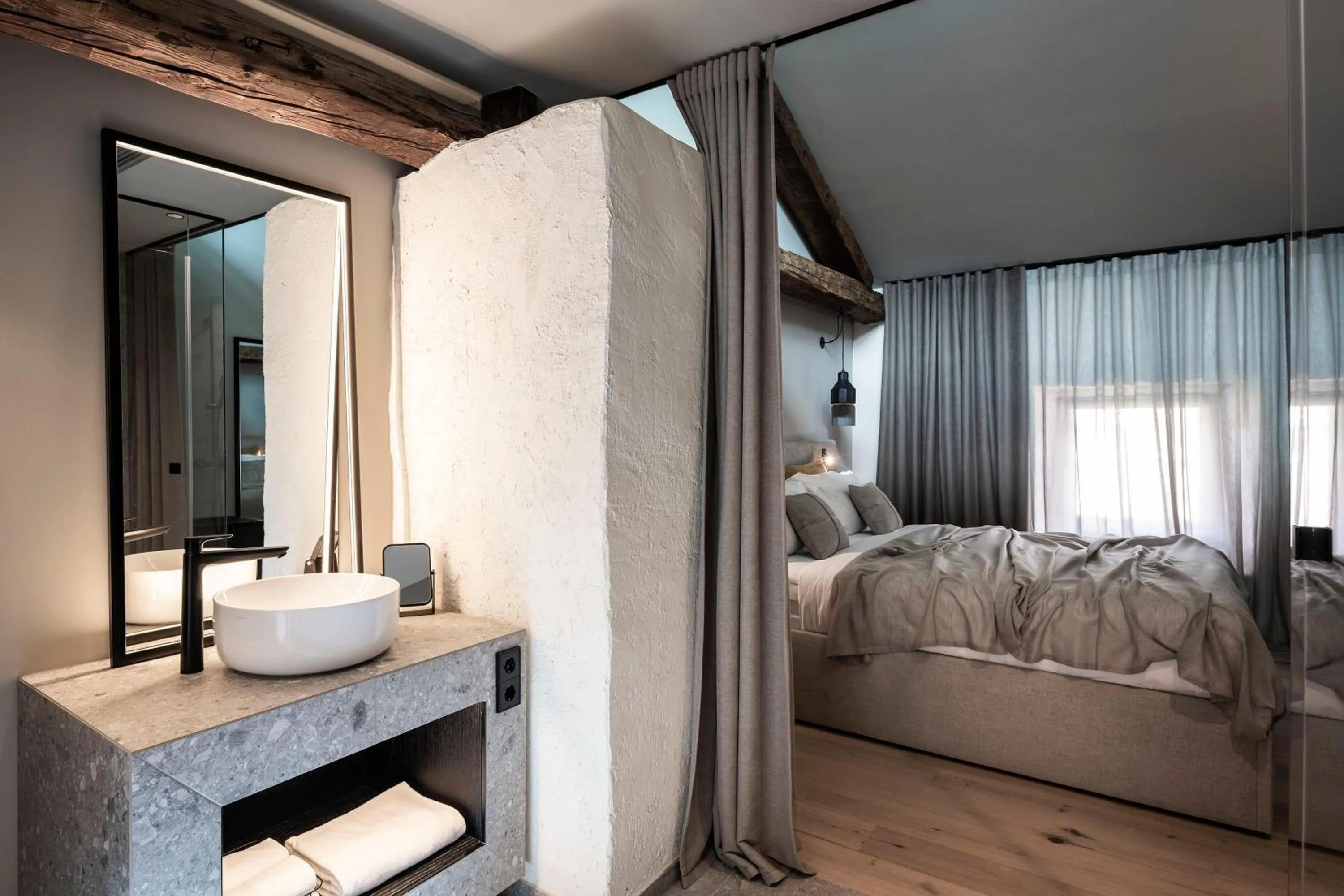 Bathroom, Bed in Monastero Arx Vivendi