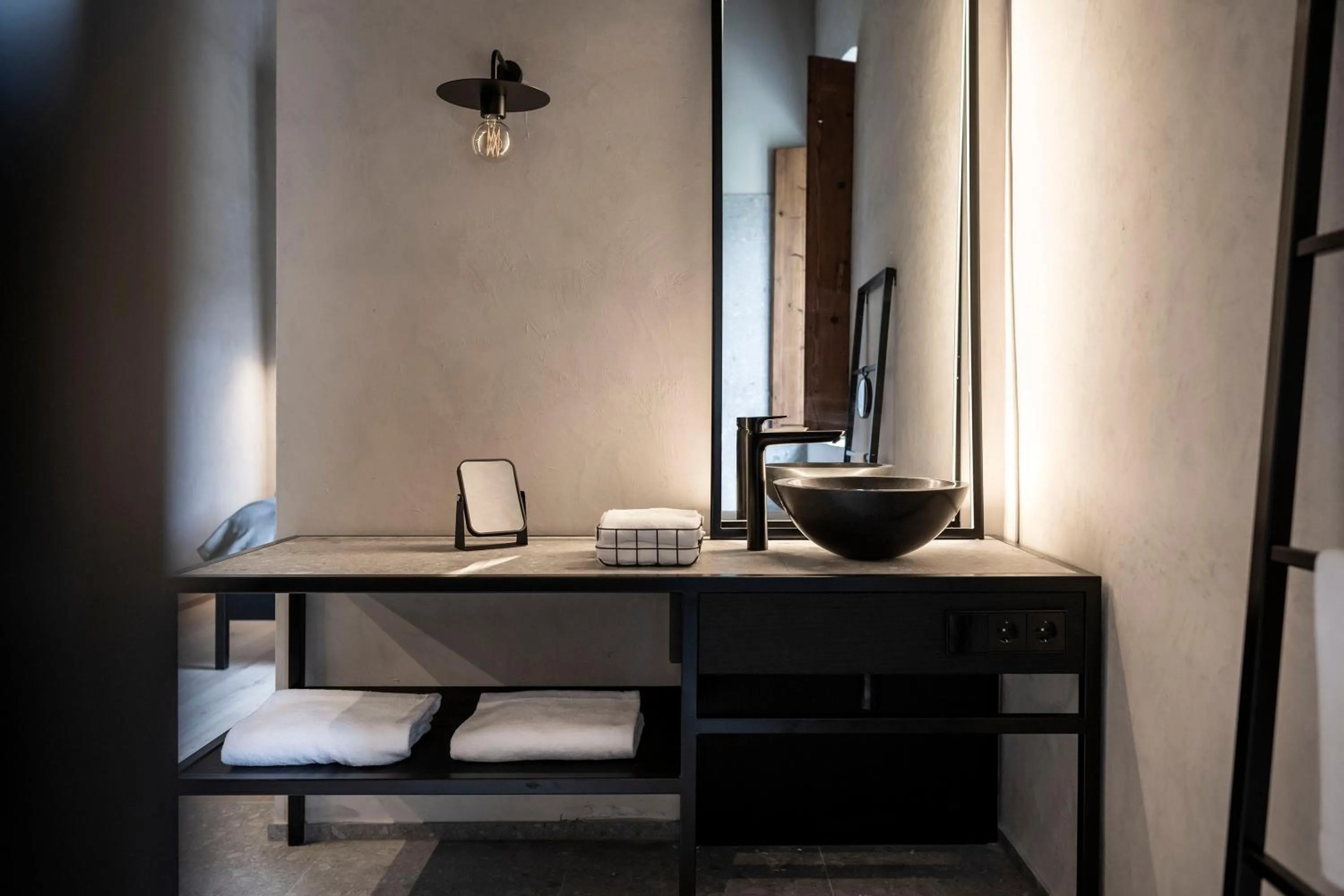 hair dresser in Monastero Arx Vivendi