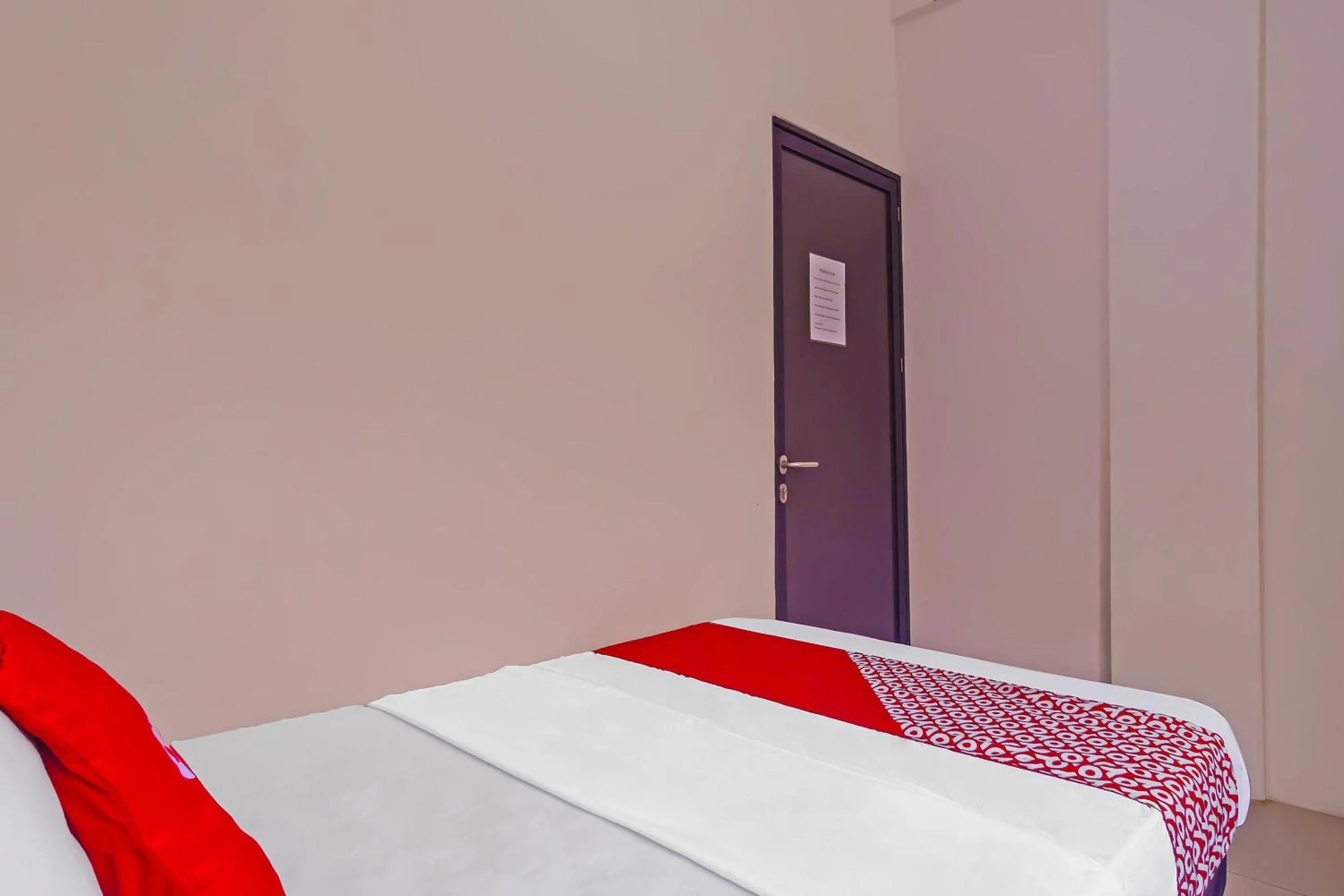 Bedroom in OYO 92664 Cemara Koja Residence Syariah