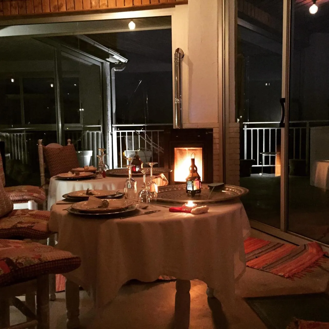 Restaurant/places to eat in Les Suites