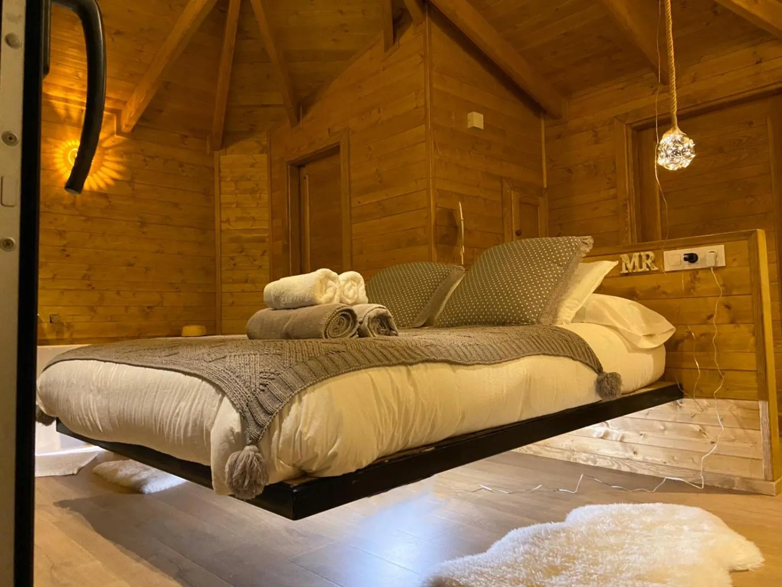 Photo of the whole room, Bed in Les Suites