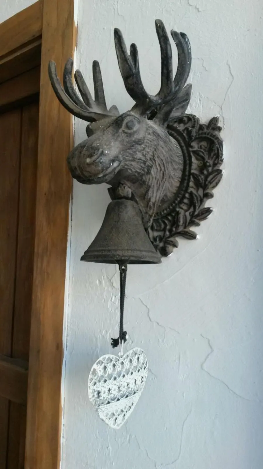 Decorative detail in Les Suites