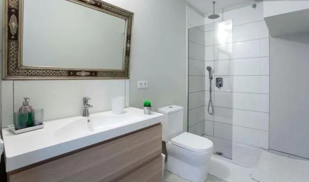 Shower in Les Suites