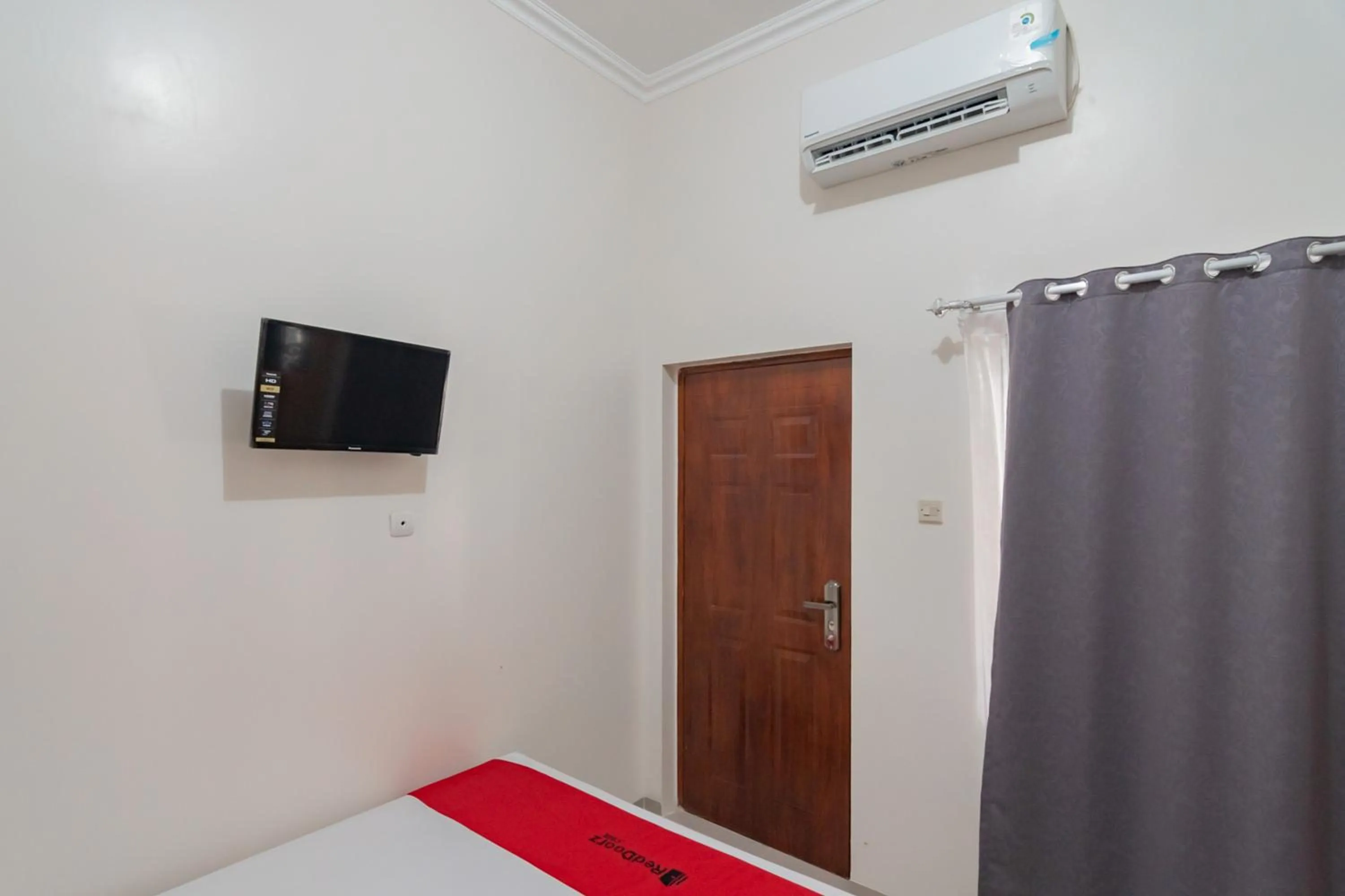 Bed in RedDoorz Syariah Plus @ Perintis Guesthouse Tasikmalaya