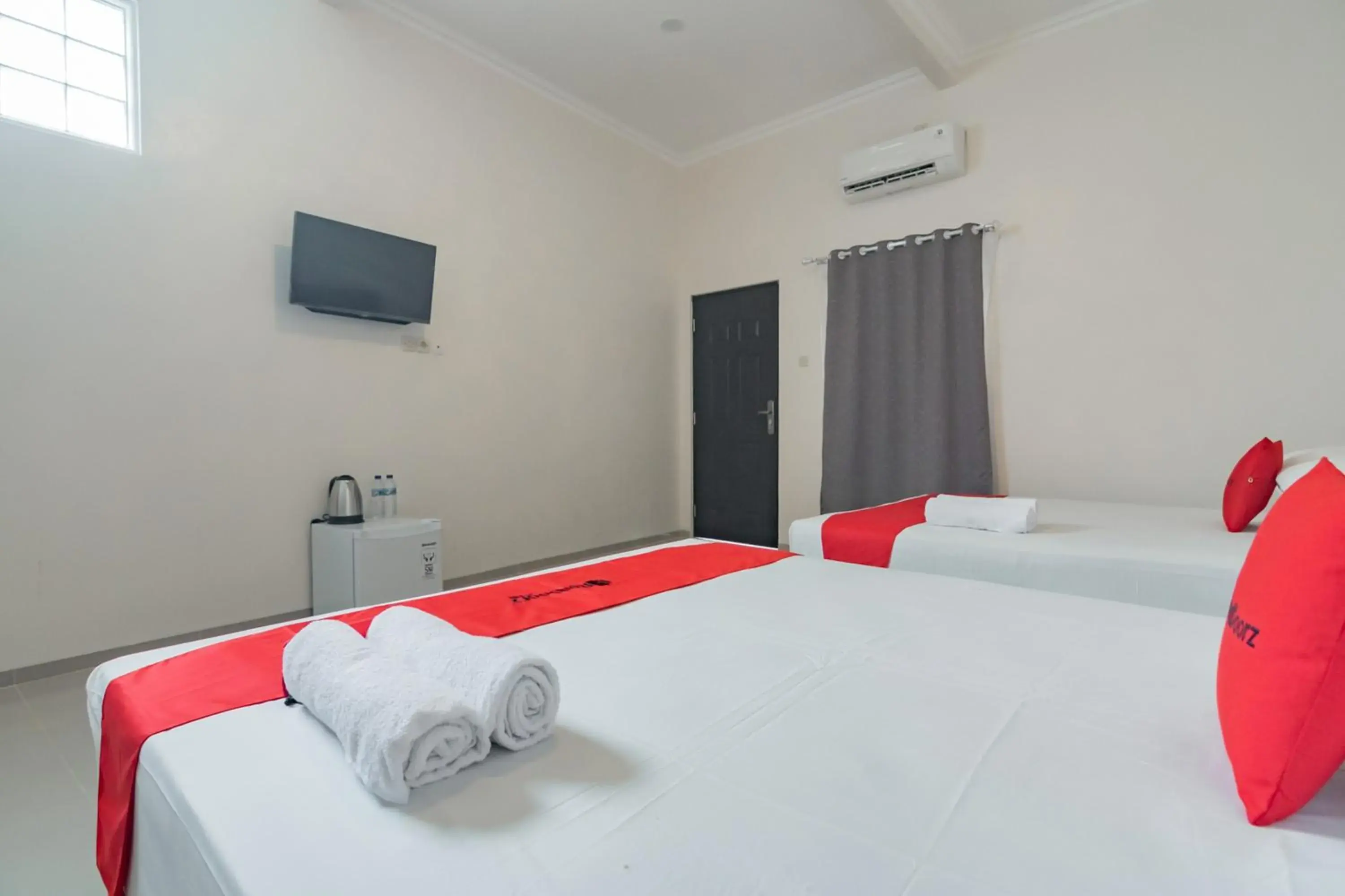 Bed in RedDoorz Syariah Plus @ Perintis Guesthouse Tasikmalaya Bed in RedDoorz Syariah Plus @ Perintis Guesthouse Tasikmalaya