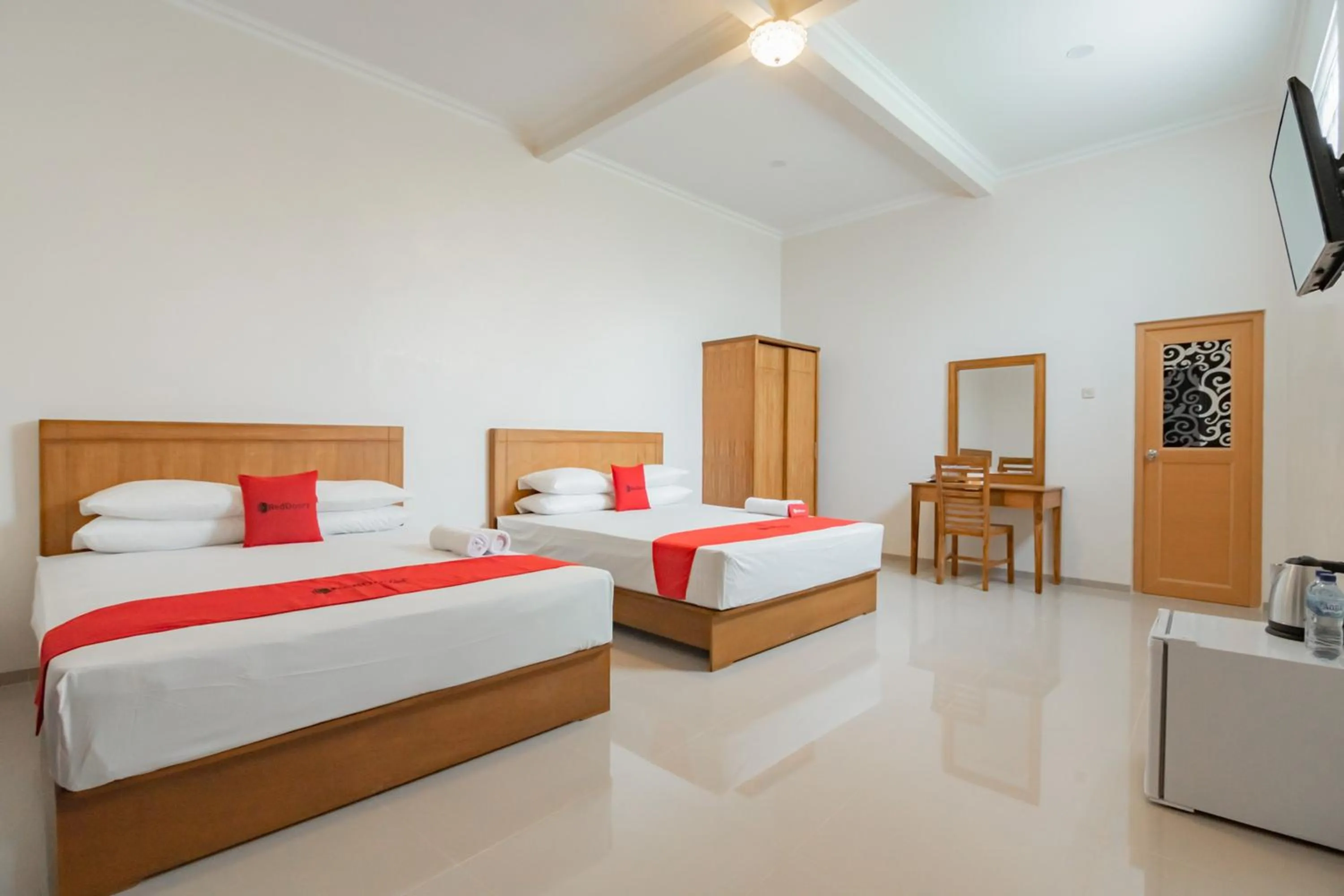 Bed in RedDoorz Syariah Plus @ Perintis Guesthouse Tasikmalaya