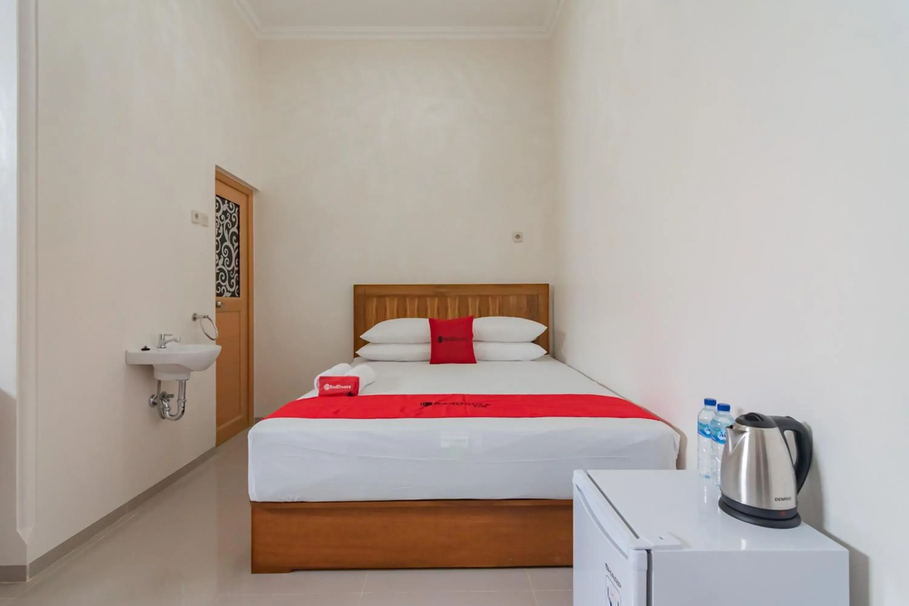 Bed in RedDoorz Syariah Plus @ Perintis Guesthouse Tasikmalaya Bed in RedDoorz Syariah Plus @ Perintis Guesthouse Tasikmalaya