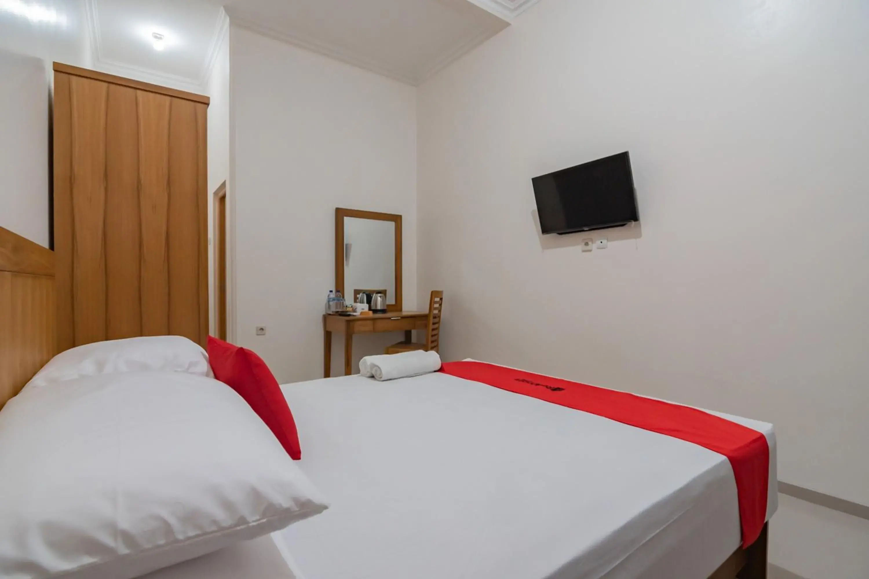 Bed in RedDoorz Syariah Plus @ Perintis Guesthouse Tasikmalaya Bed in RedDoorz Syariah Plus @ Perintis Guesthouse Tasikmalaya