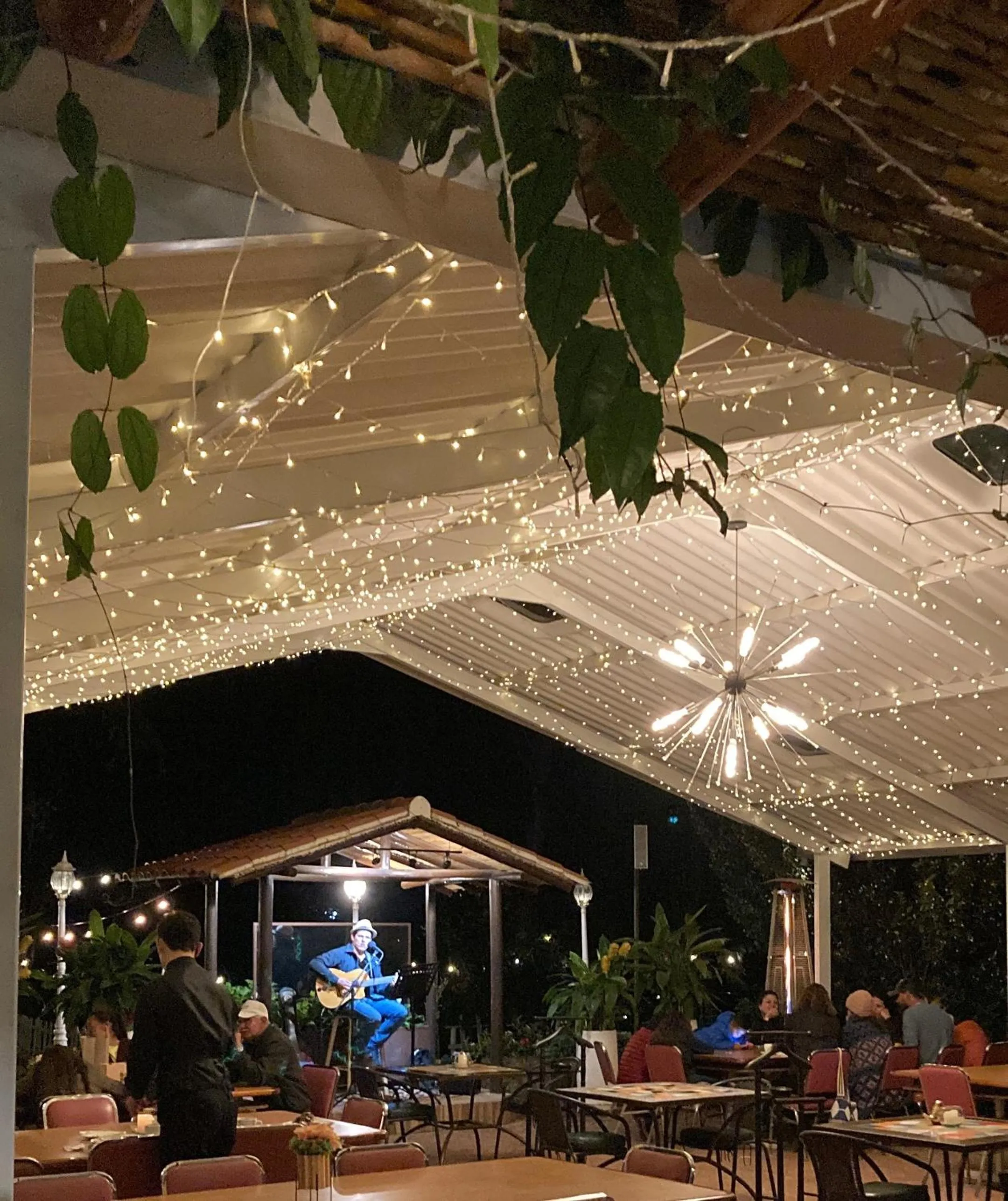 Restaurant/places to eat in Bombon Hotel