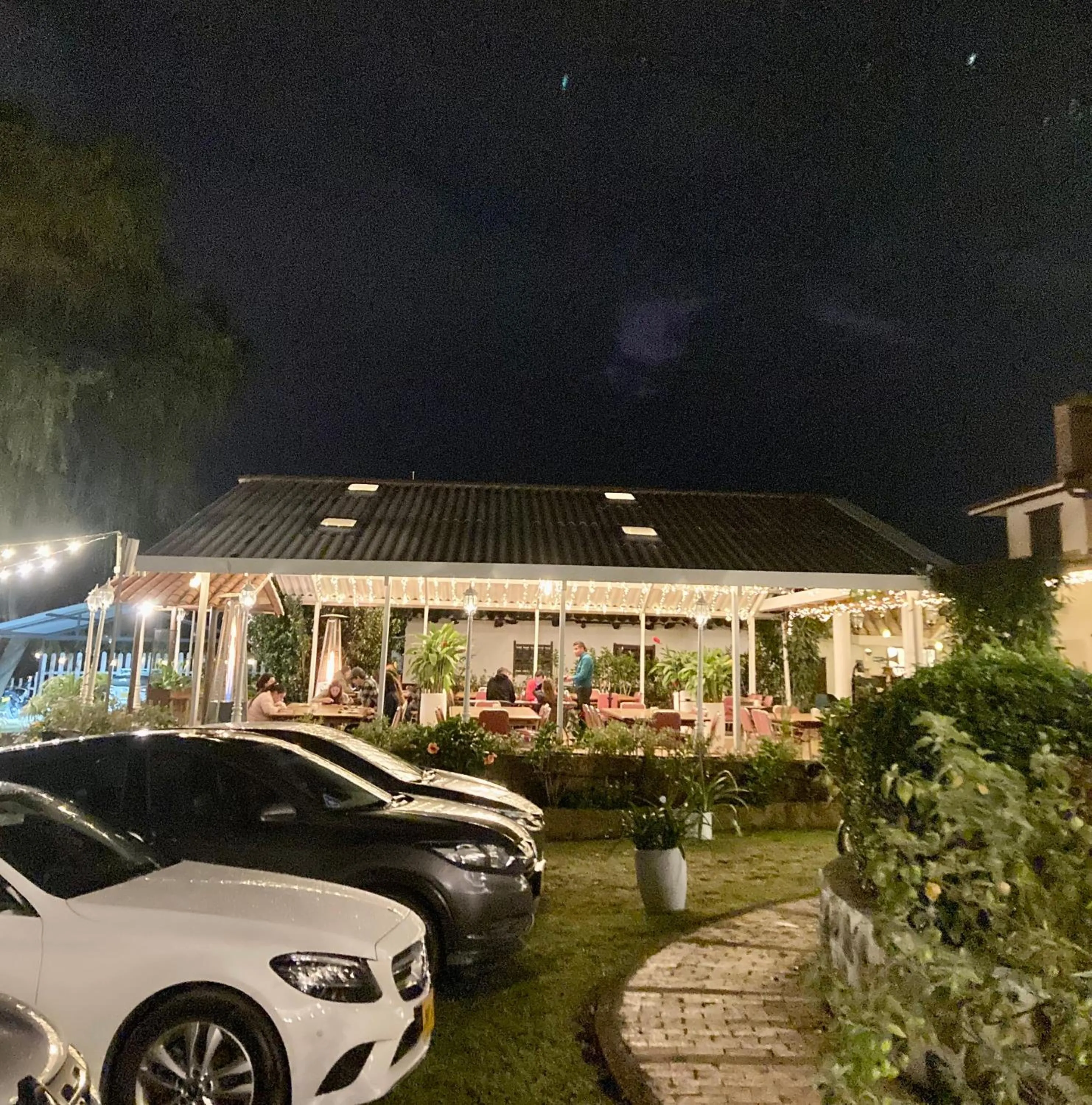 Restaurant/places to eat in Bombon Hotel