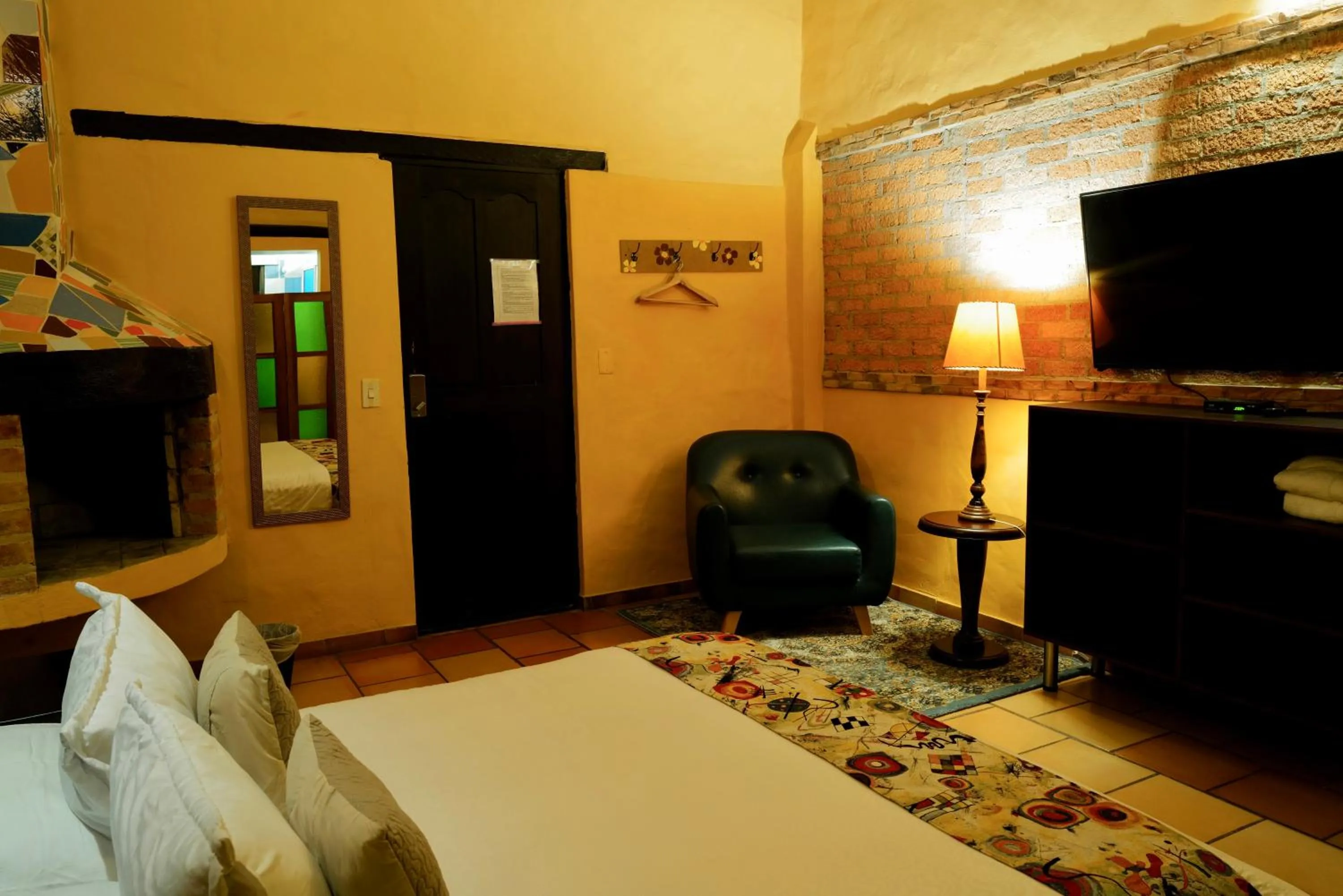 Staff, Bed in Bombon Hotel