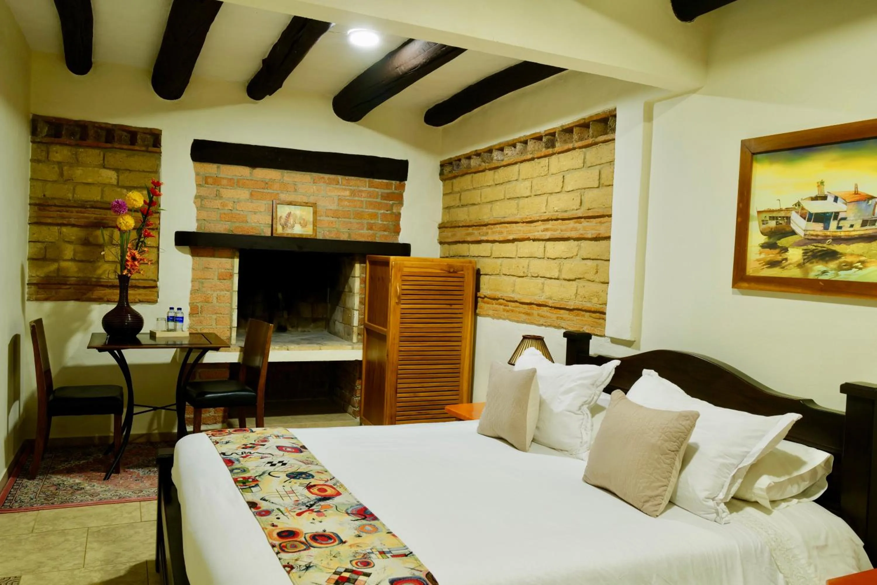 TV and multimedia, Bed in Bombon Hotel