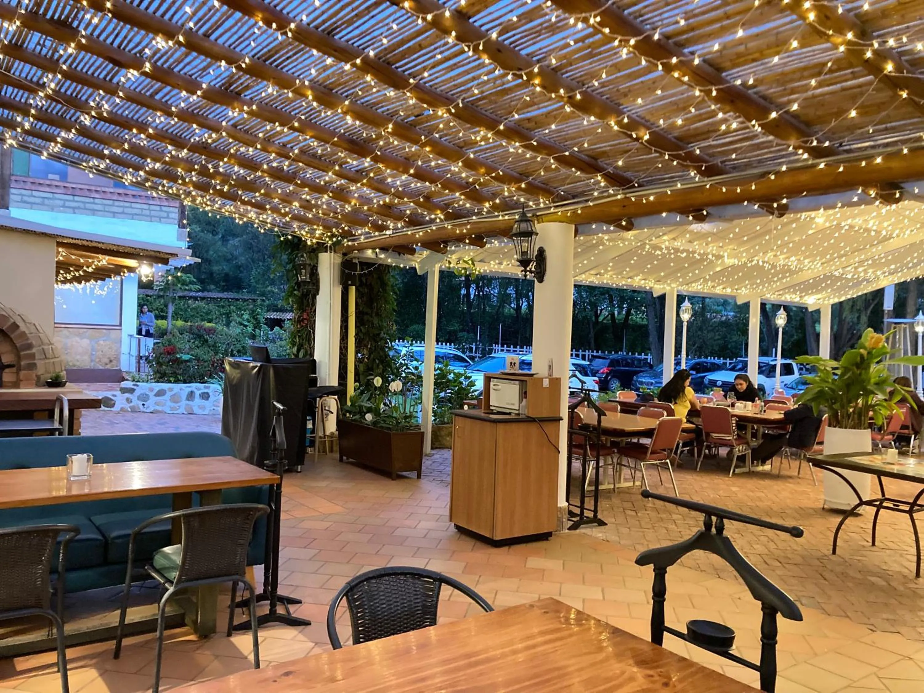 Restaurant/places to eat in Bombon Hotel