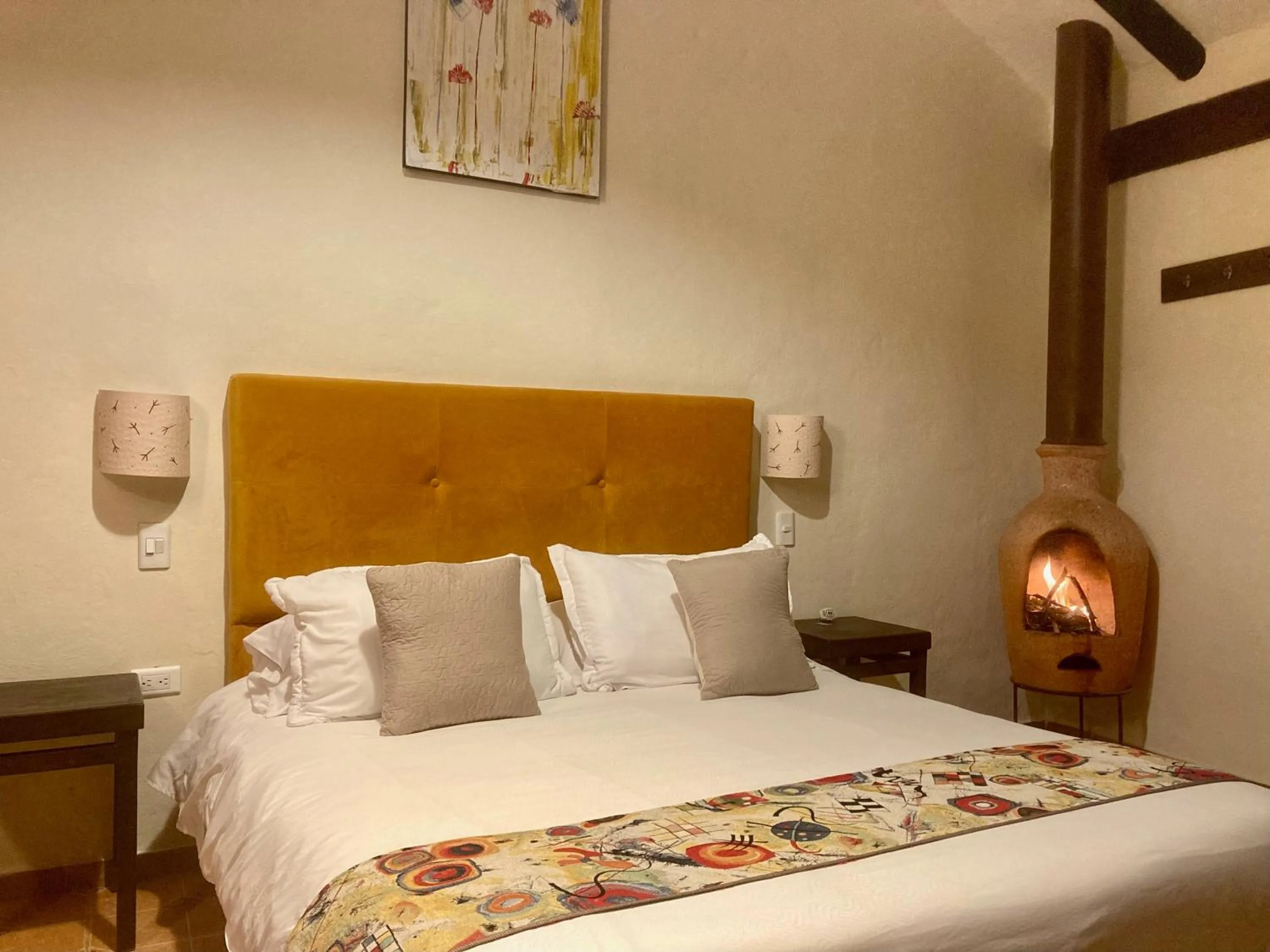 flat iron, Bed in Bombon Hotel